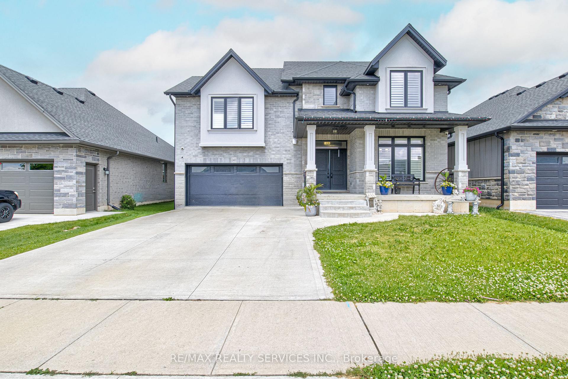 Photo of 240 Tamarack Blvd