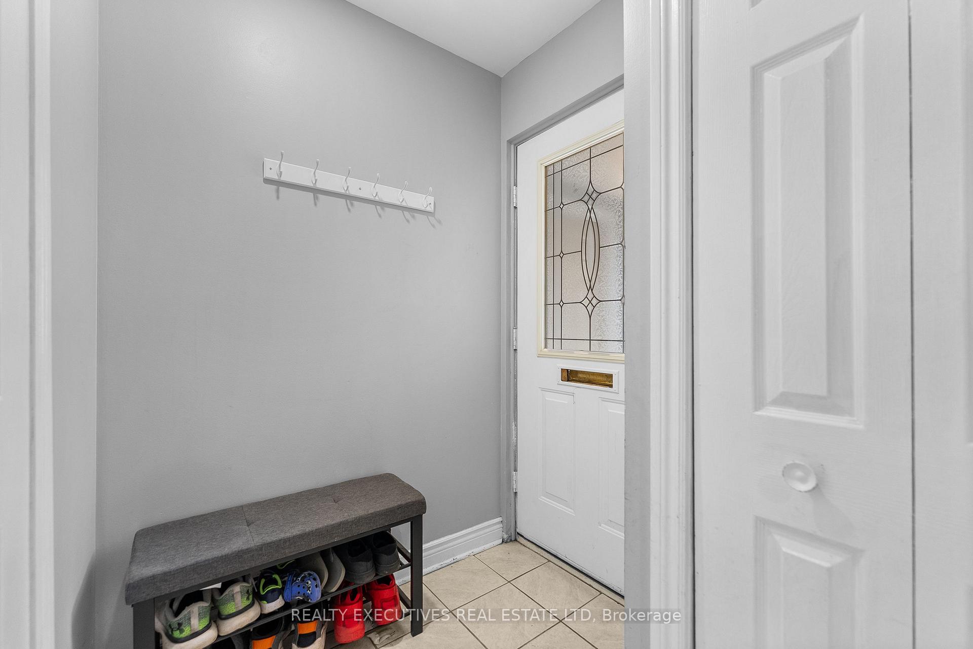 Photo 5 of 41 Winchester Drive, Ottawa, Kanata - Glencairn/Hazeldean — HOMEH