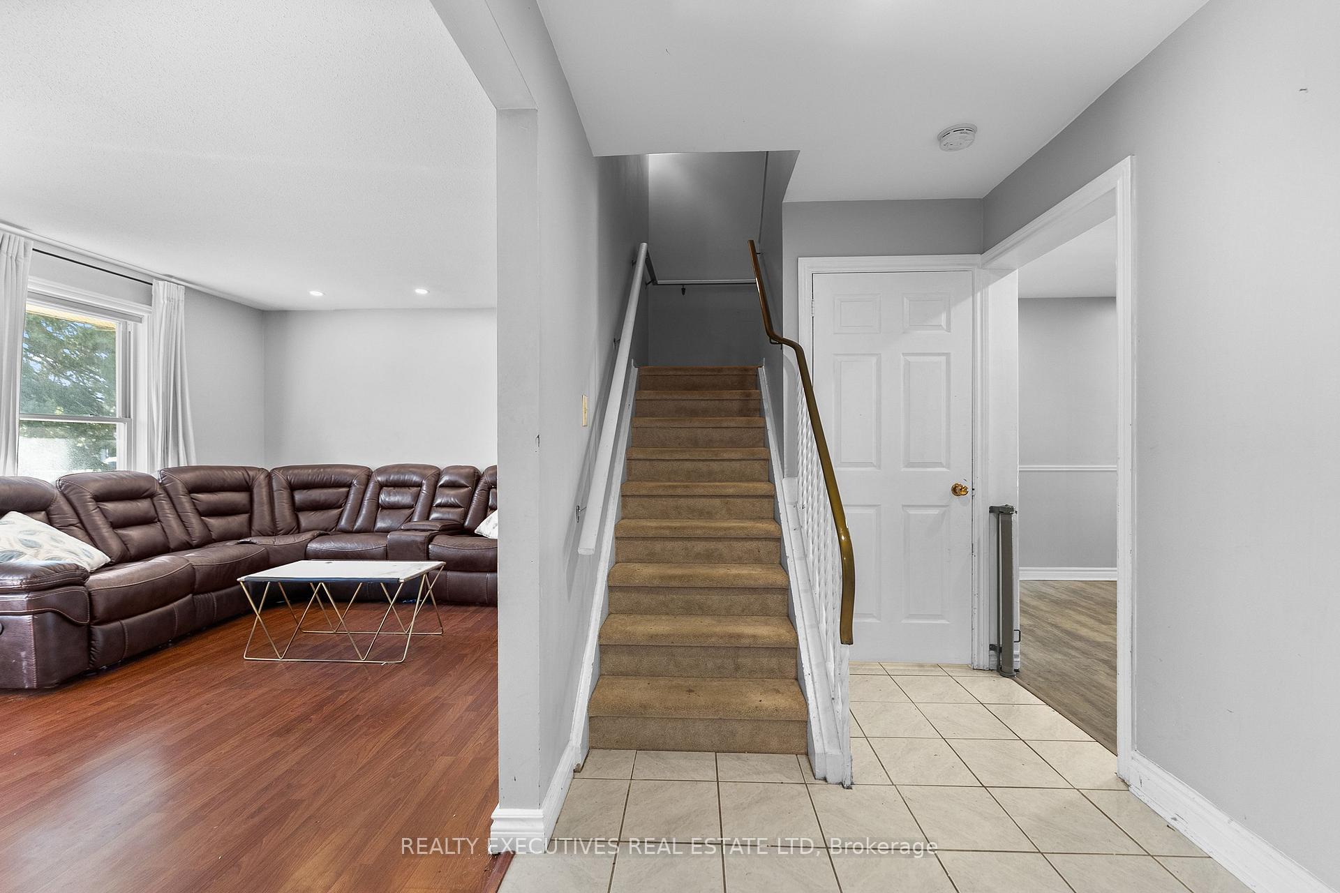 Photo 6 of 41 Winchester Drive, Ottawa, Kanata - Glencairn/Hazeldean — HOMEH