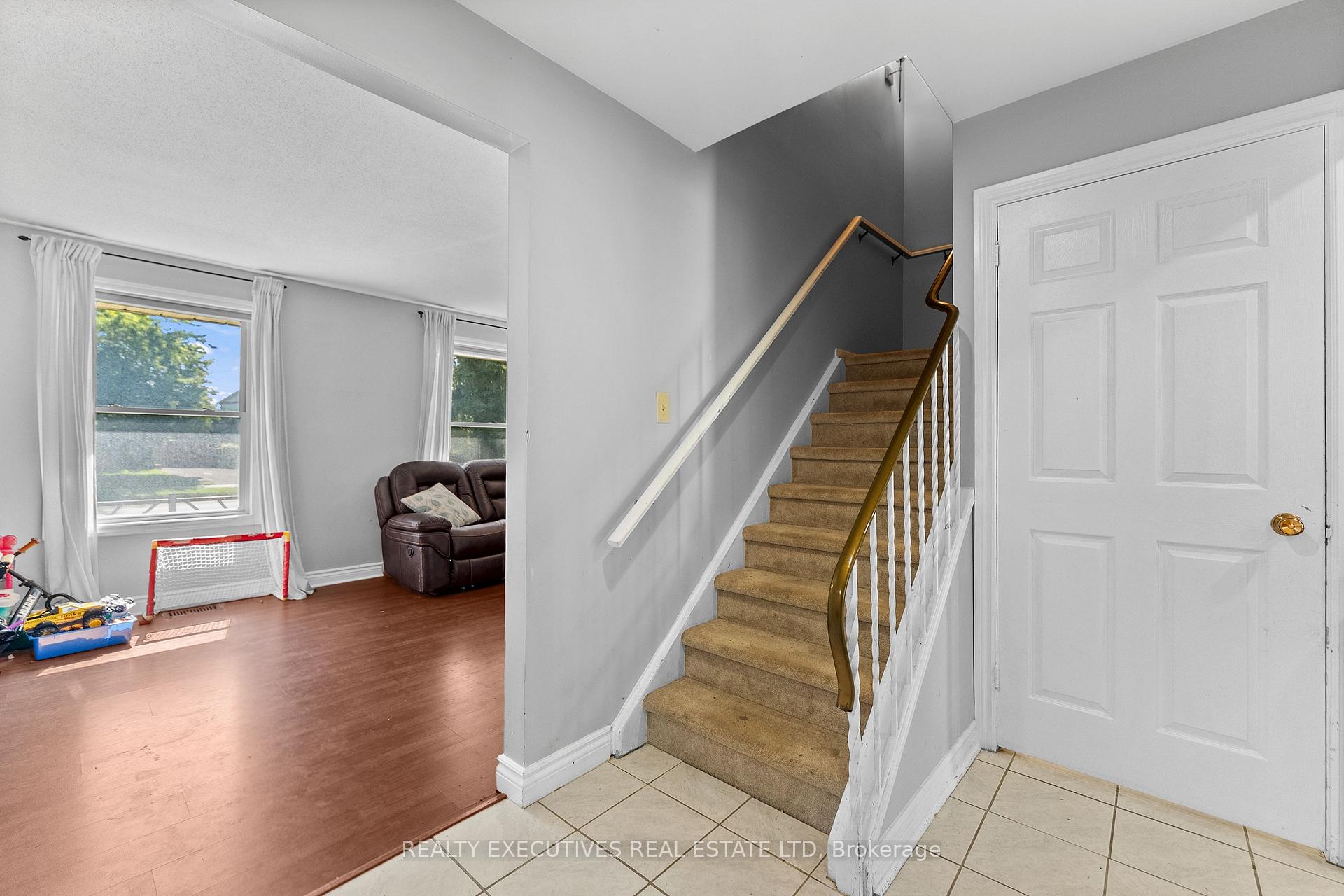 Photo 7 of 41 Winchester Drive, Ottawa, Kanata - Glencairn/Hazeldean — HOMEH