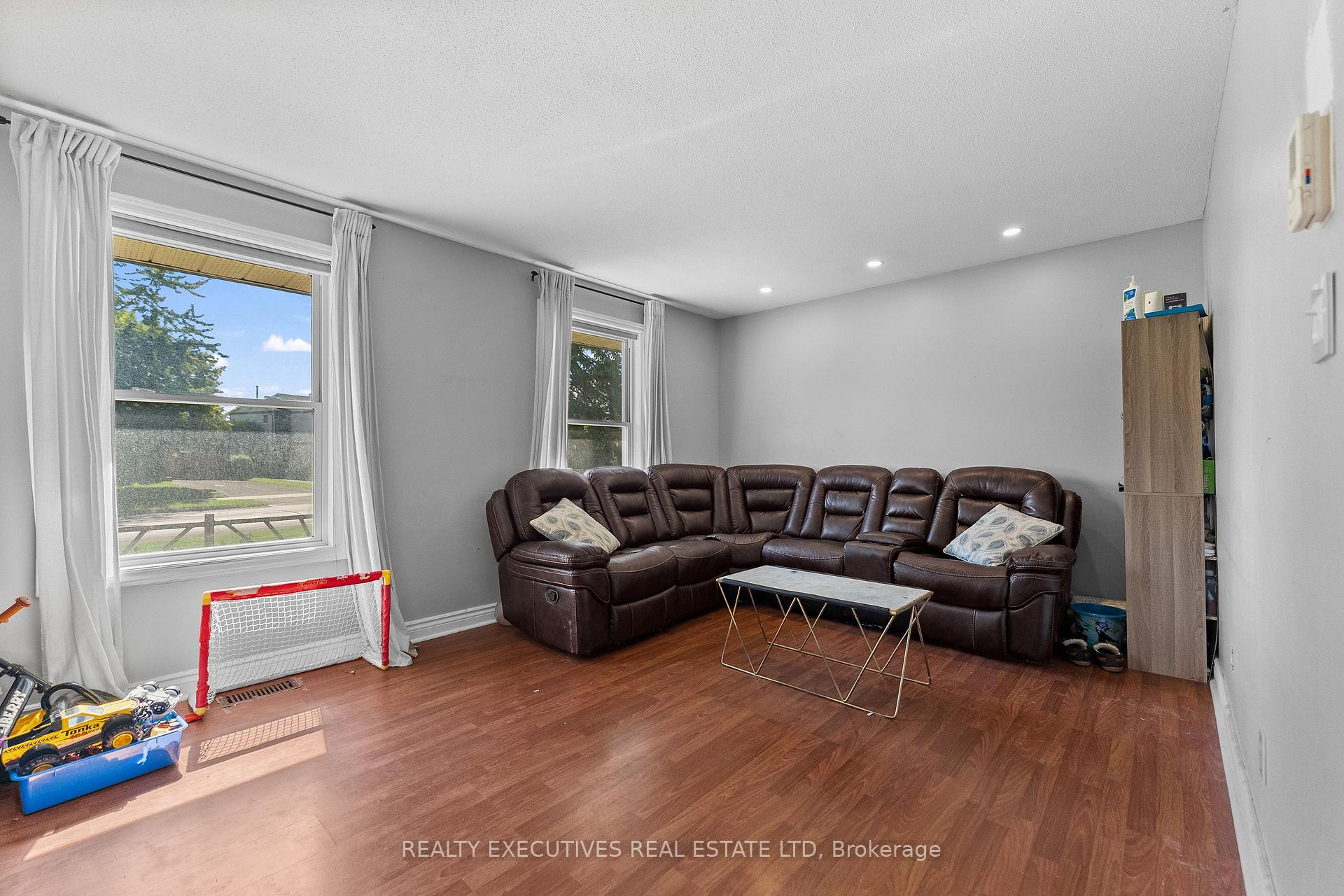 Photo 8 of 41 Winchester Drive, Ottawa, Kanata - Glencairn/Hazeldean — HOMEH
