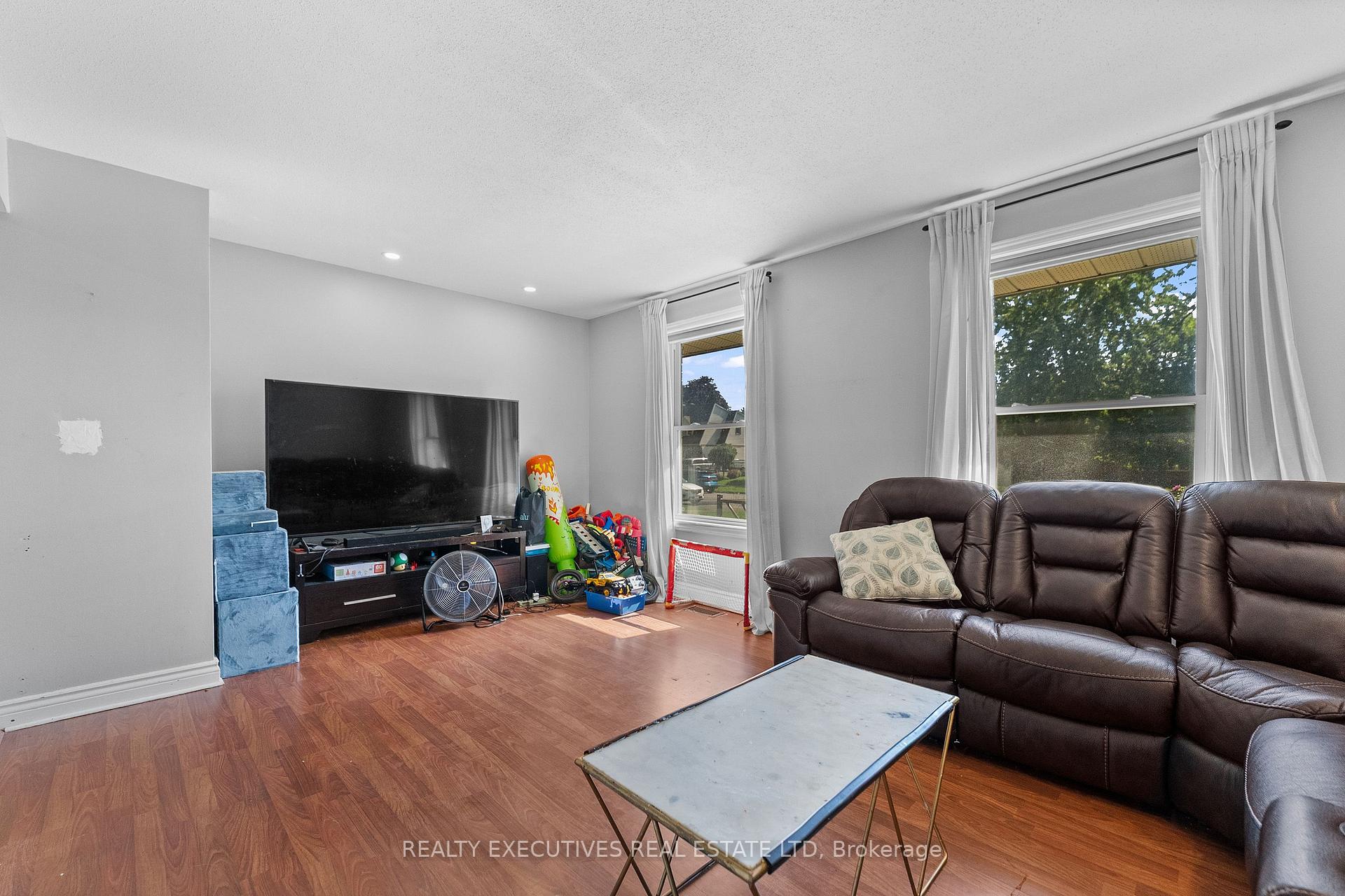 Photo 9 of 41 Winchester Drive, Ottawa, Kanata - Glencairn/Hazeldean — HOMEH