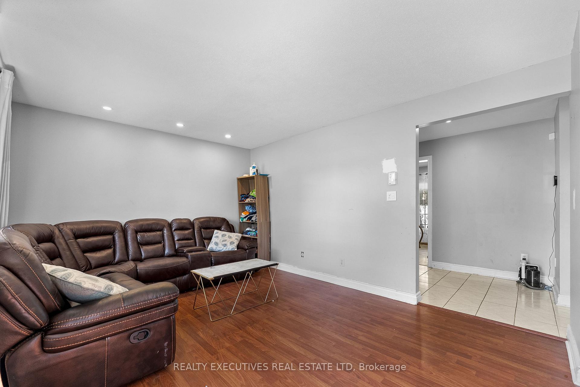 Photo 10 of 41 Winchester Drive, Ottawa, Kanata - Glencairn/Hazeldean — HOMEH