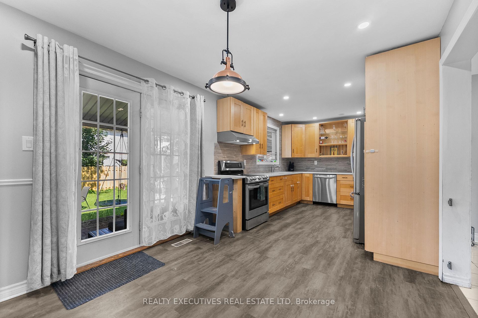 Photo 12 of 41 Winchester Drive, Ottawa, Kanata - Glencairn/Hazeldean — HOMEH