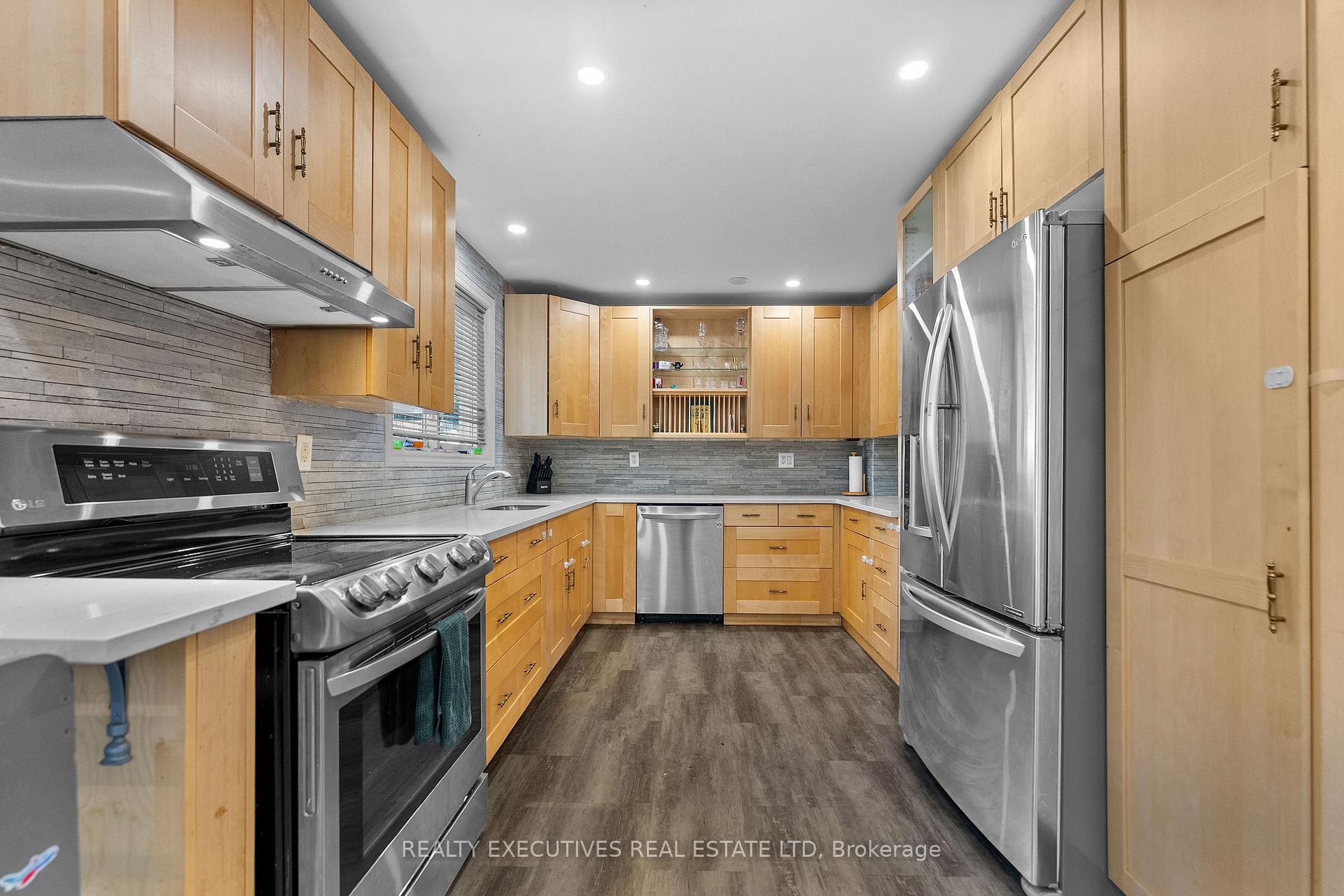 Photo 13 of 41 Winchester Drive, Ottawa, Kanata - Glencairn/Hazeldean — HOMEH