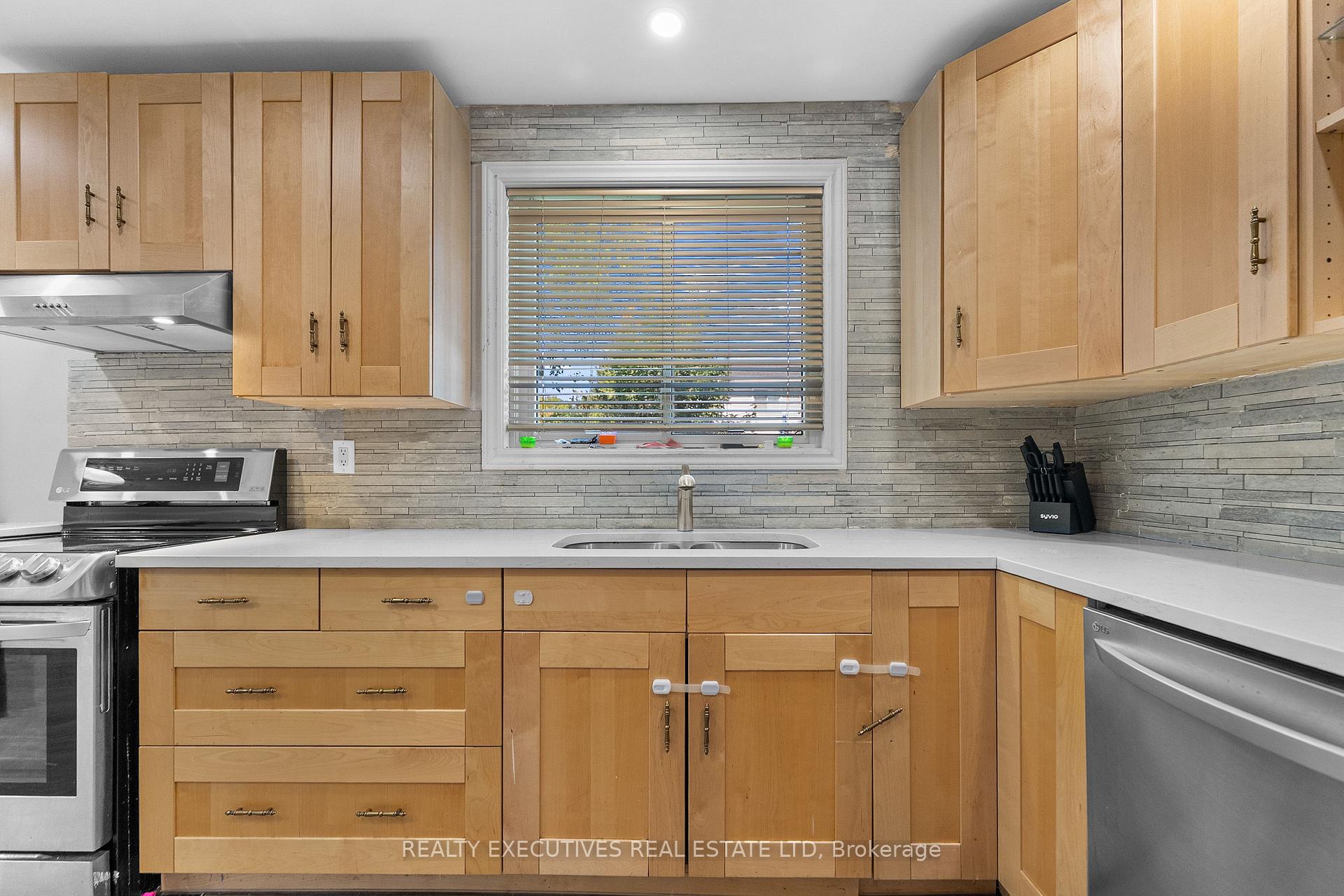 Photo 14 of 41 Winchester Drive, Ottawa, Kanata - Glencairn/Hazeldean — HOMEH