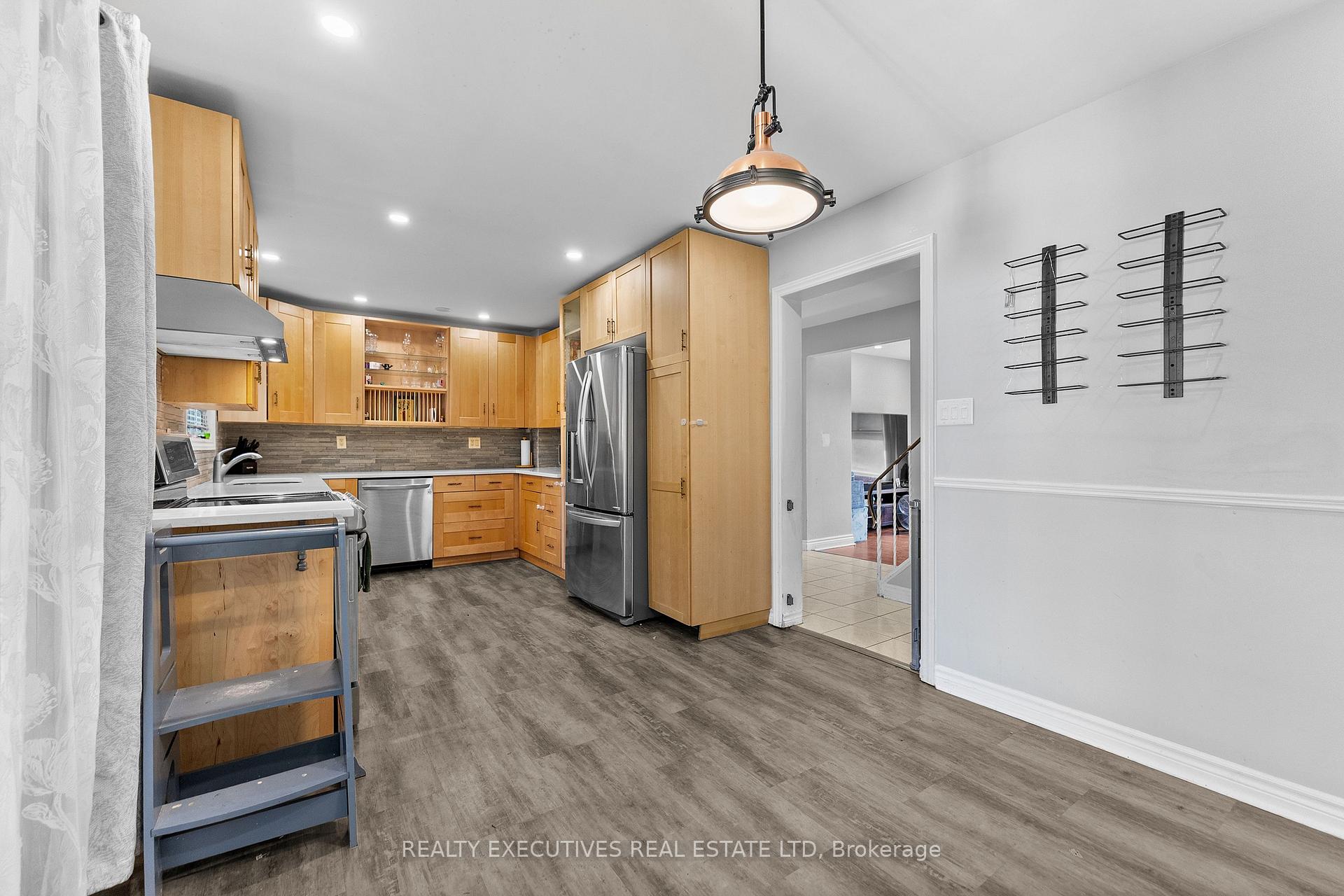 Photo 16 of 41 Winchester Drive, Ottawa, Kanata - Glencairn/Hazeldean — HOMEH