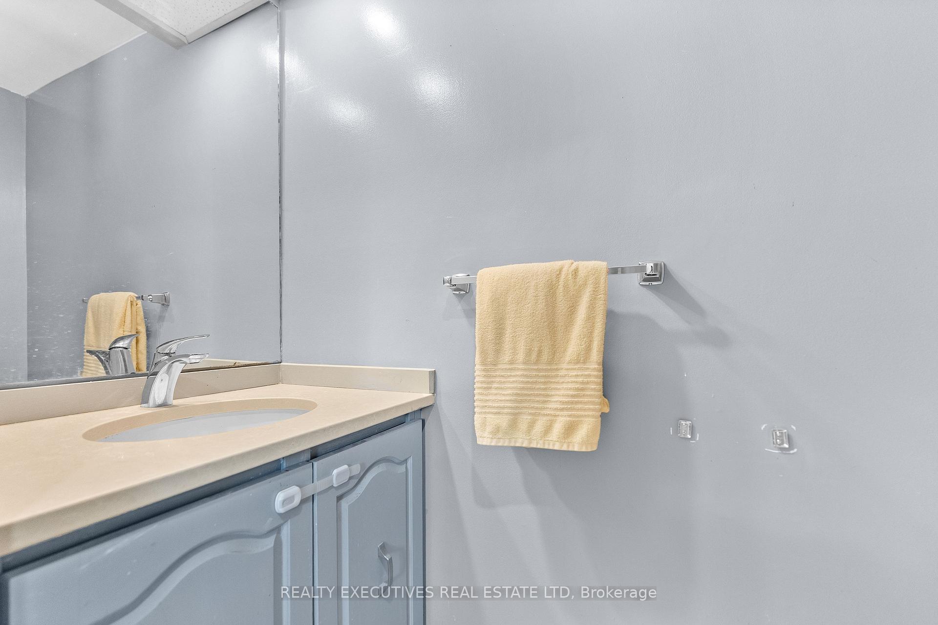 Photo 18 of 41 Winchester Drive, Ottawa, Kanata - Glencairn/Hazeldean — HOMEH
