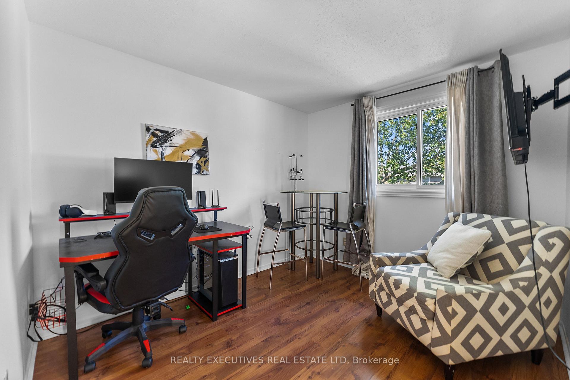 Photo 23 of 41 Winchester Drive, Ottawa, Kanata - Glencairn/Hazeldean — HOMEH