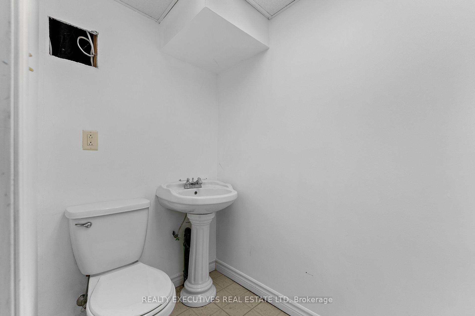 Photo 29 of 41 Winchester Drive, Ottawa, Kanata - Glencairn/Hazeldean — HOMEH