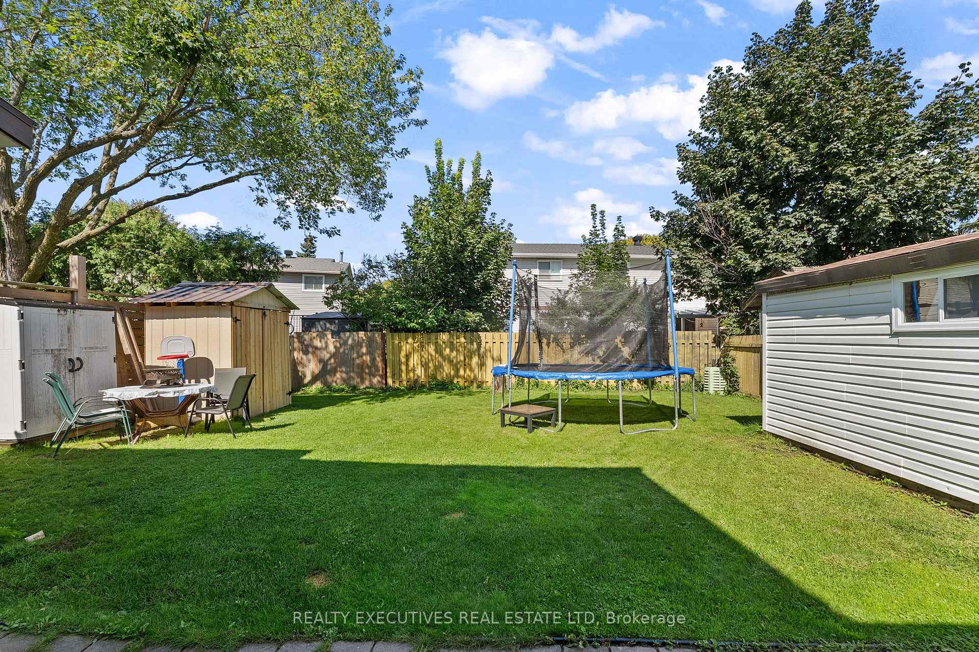 Photo 35 of 41 Winchester Drive, Ottawa, Kanata - Glencairn/Hazeldean — HOMEH
