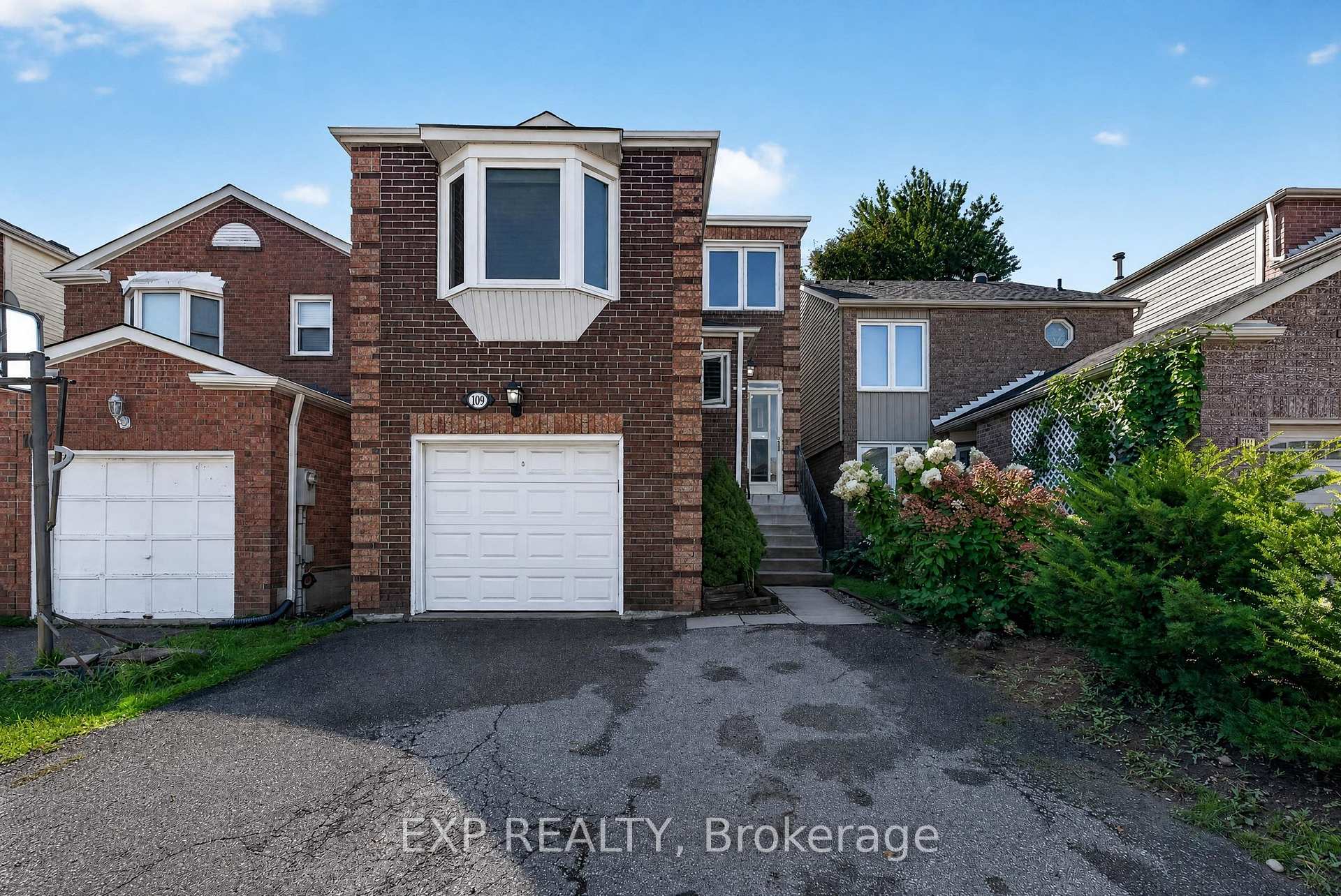 Photo 2 of 109 Winding Lane, Vaughan, Crestwood-Springfarm-Yorkhill — HOMEH