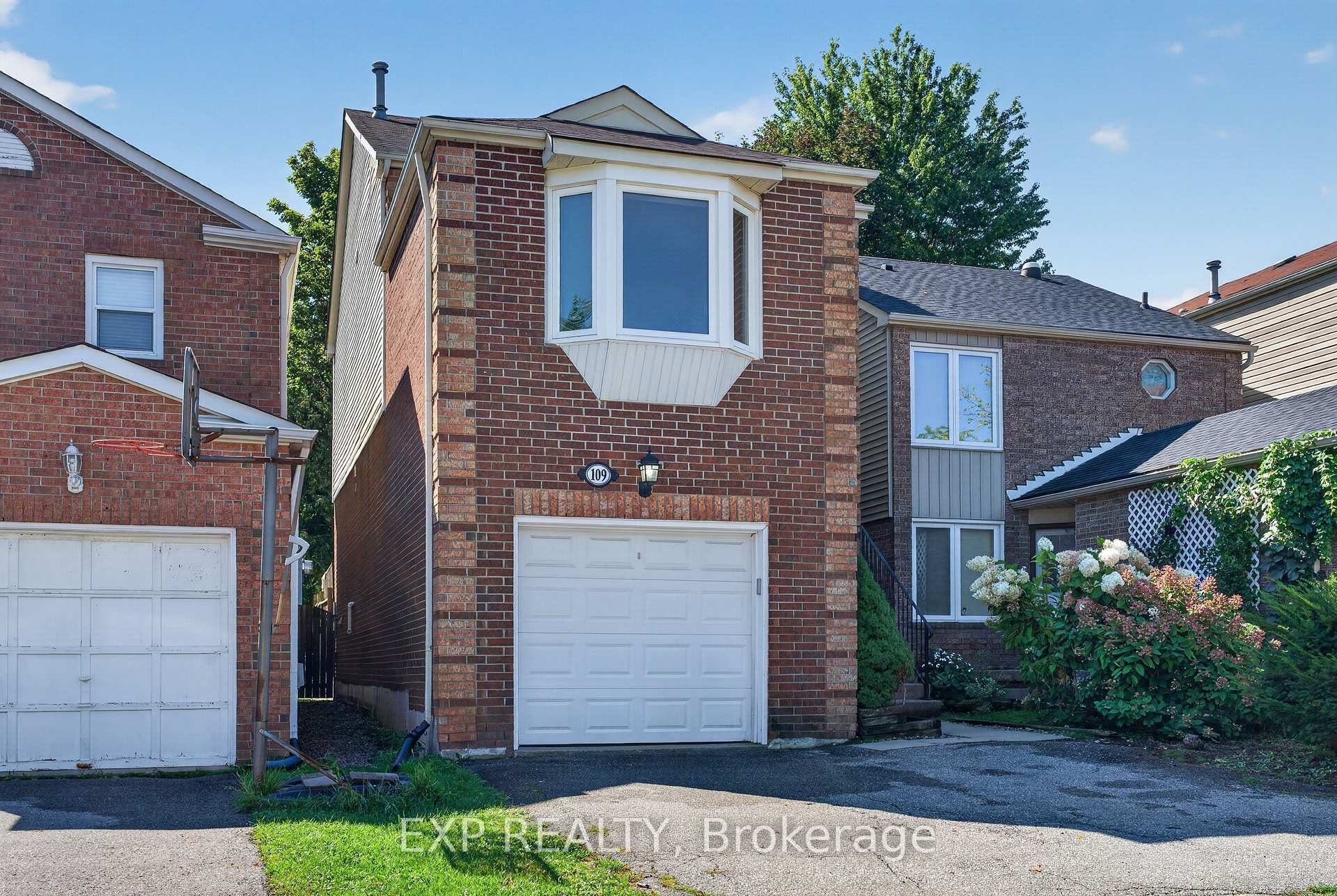 Photo 3 of 109 Winding Lane, Vaughan, Crestwood-Springfarm-Yorkhill — HOMEH