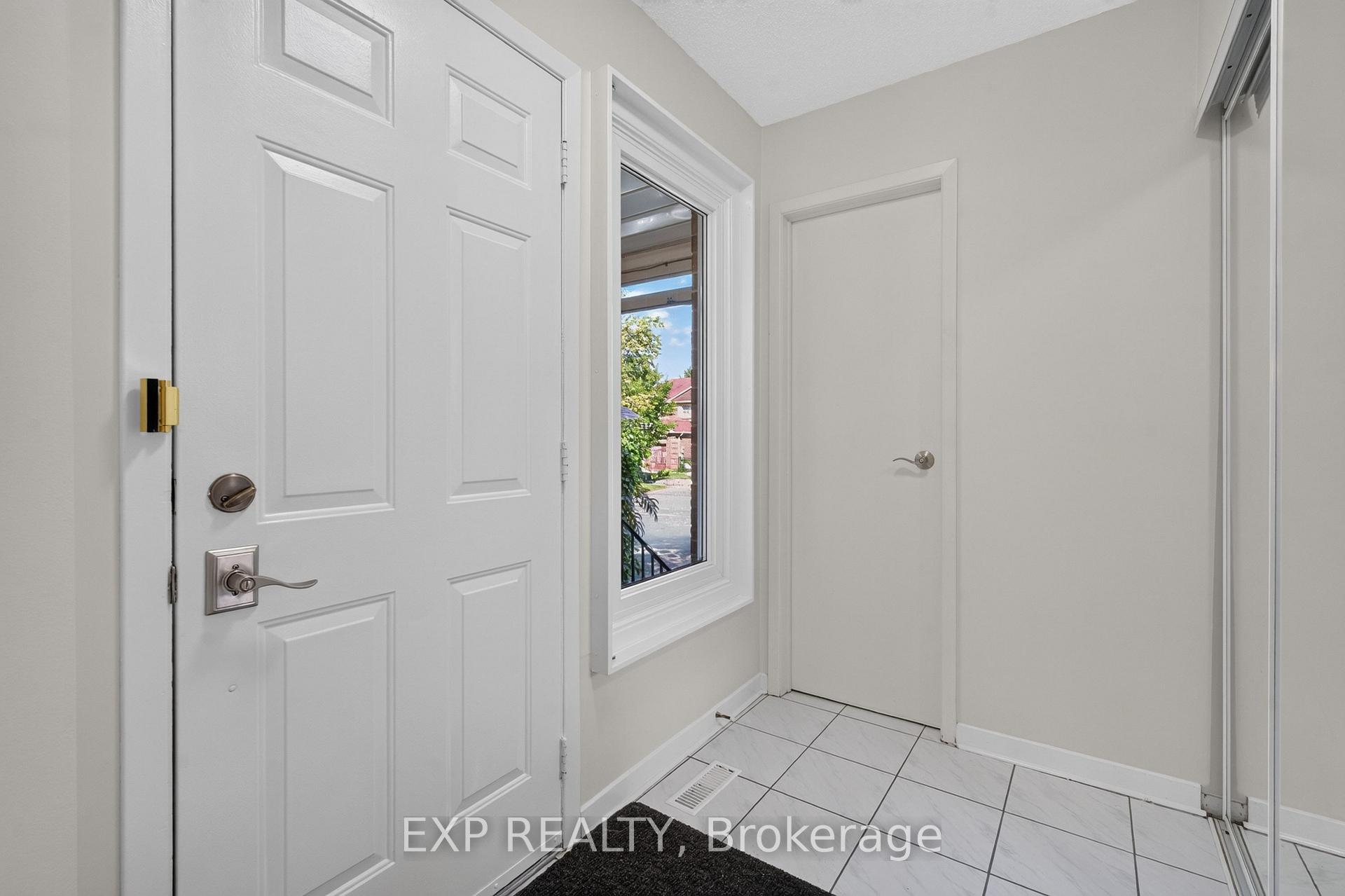 Photo 8 of 109 Winding Lane, Vaughan, Crestwood-Springfarm-Yorkhill — HOMEH