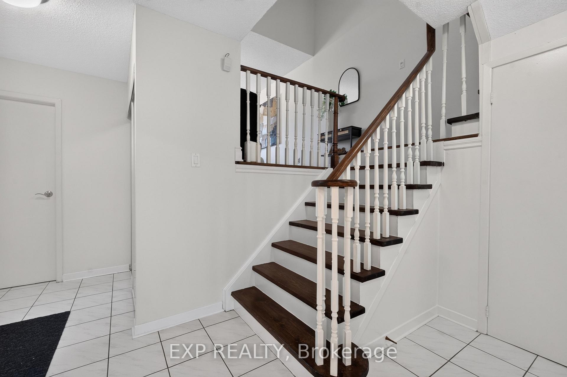 Photo 10 of 109 Winding Lane, Vaughan, Crestwood-Springfarm-Yorkhill — HOMEH