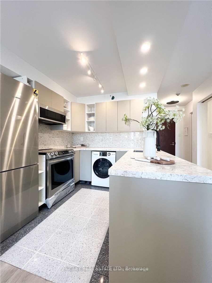 Photo 2 of Unit 803, 1055 Bay Street, Toronto, Bay Street Corridor — HOMEH