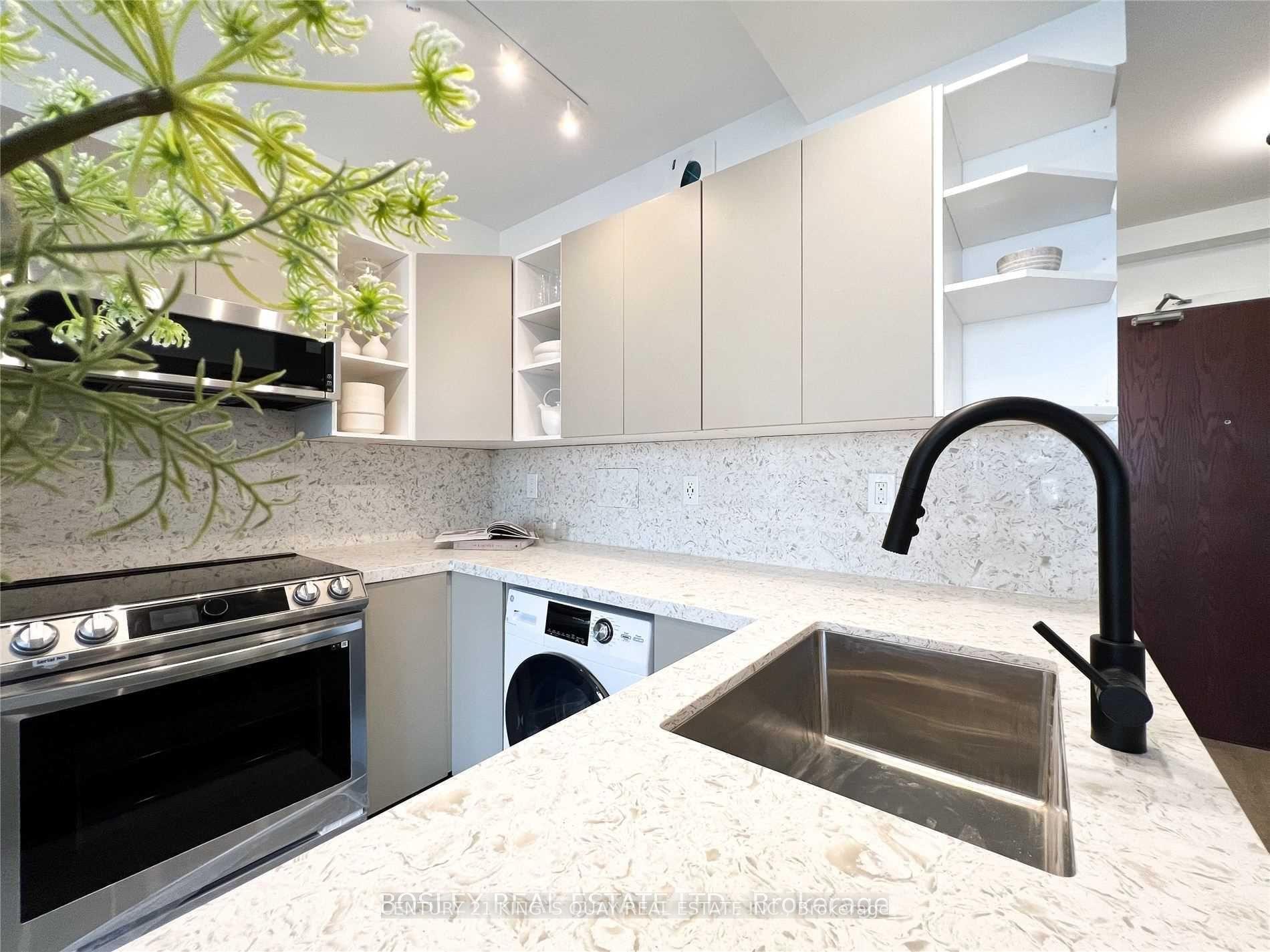 Photo 3 of Unit 803, 1055 Bay Street, Toronto, Bay Street Corridor — HOMEH