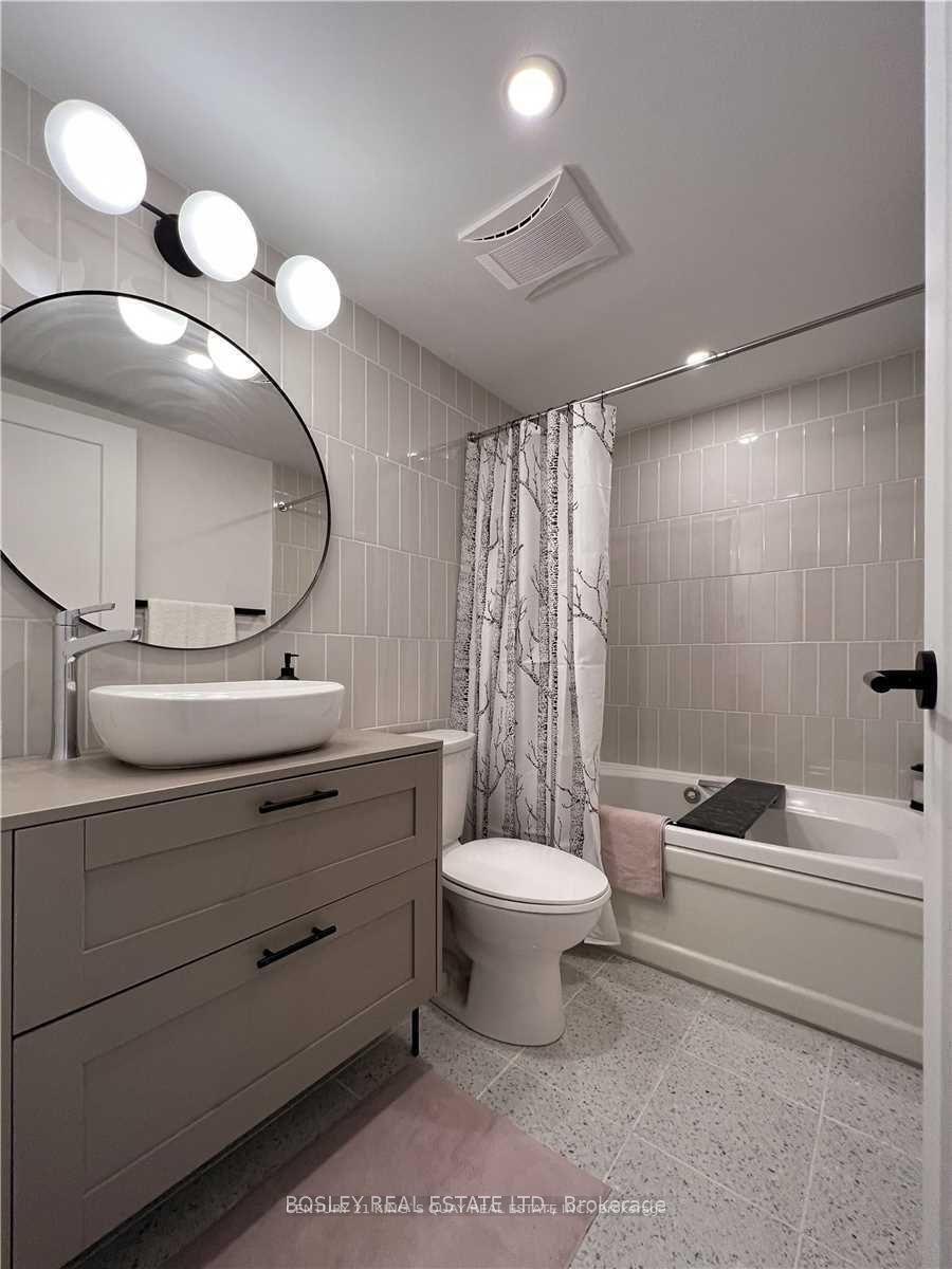 Photo 5 of Unit 803, 1055 Bay Street, Toronto, Bay Street Corridor — HOMEH