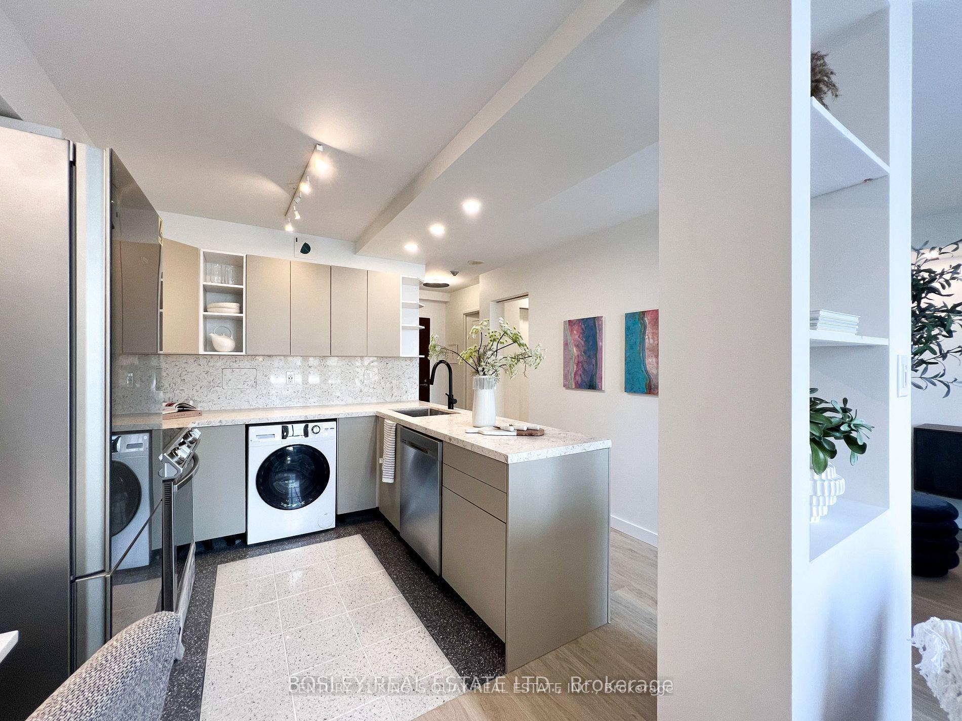 Photo 6 of Unit 803, 1055 Bay Street, Toronto, Bay Street Corridor — HOMEH