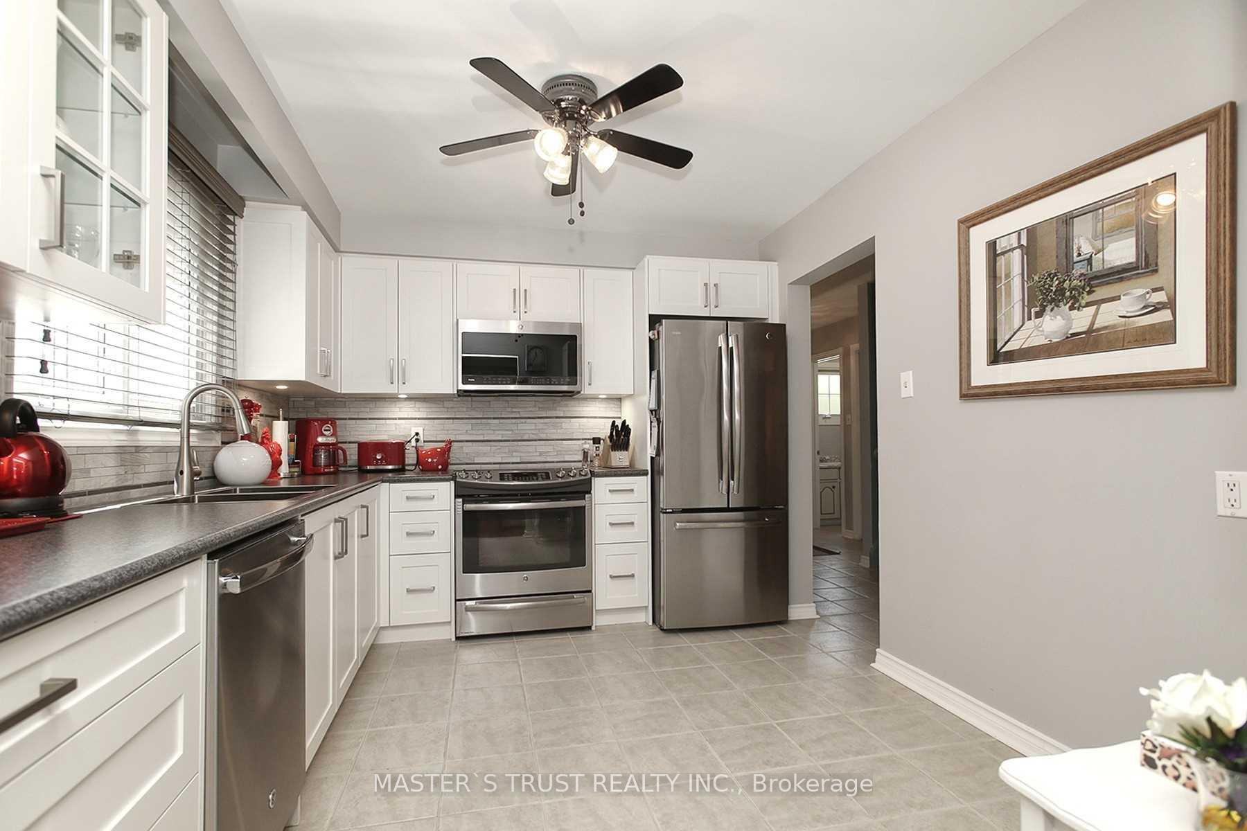Photo 4 of 1319 White Oaks Boulevard E, Oakville, Falgarwood — HOMEH