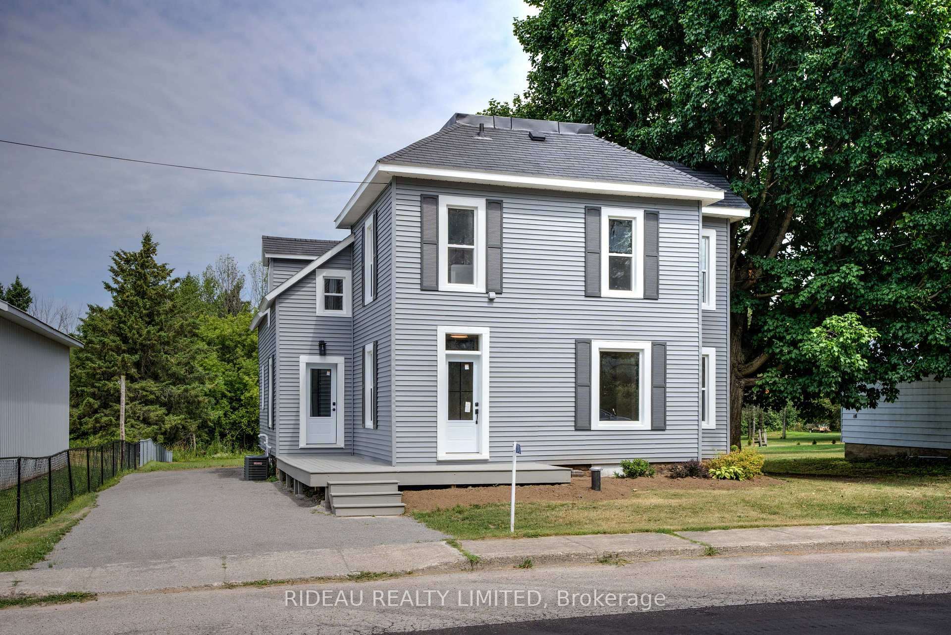 Front of 342 Kitley Line 8 Road