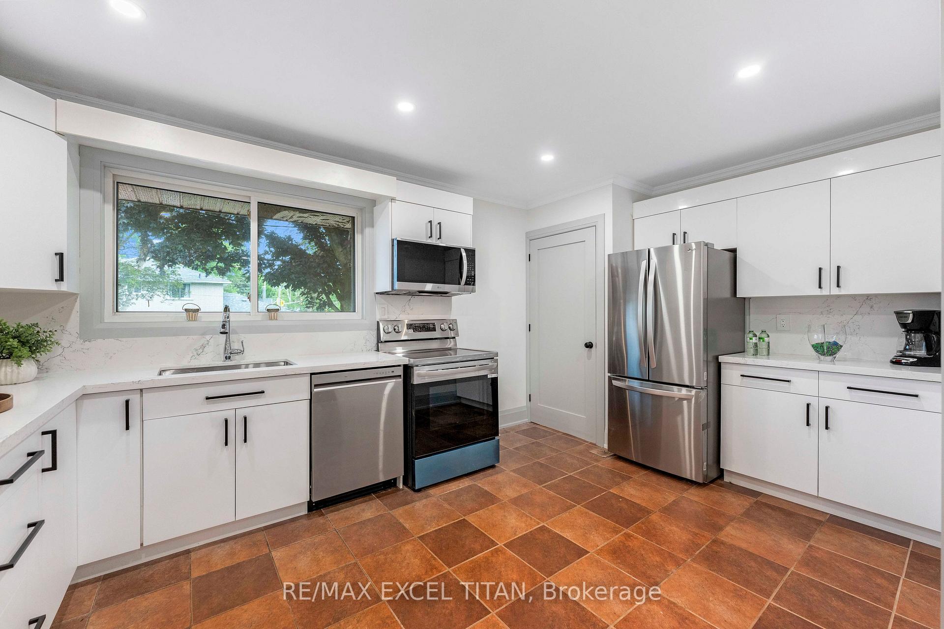 Photo 15 of 66 Marion Crescent, Barrie, Wellington — HOMEH