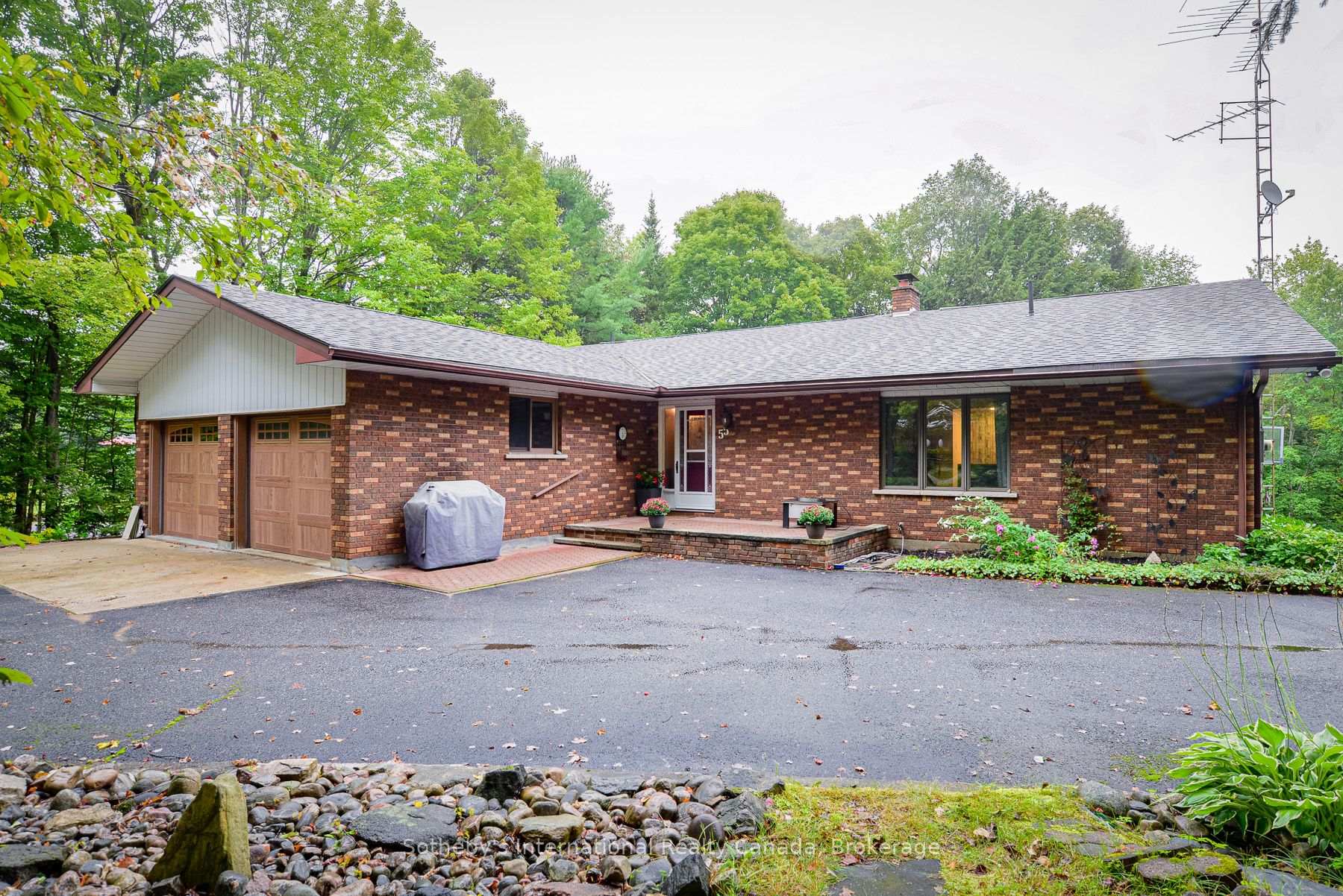 Photo 3 of 55 Denniss Drive, Bracebridge, Macaulay — HOMEH