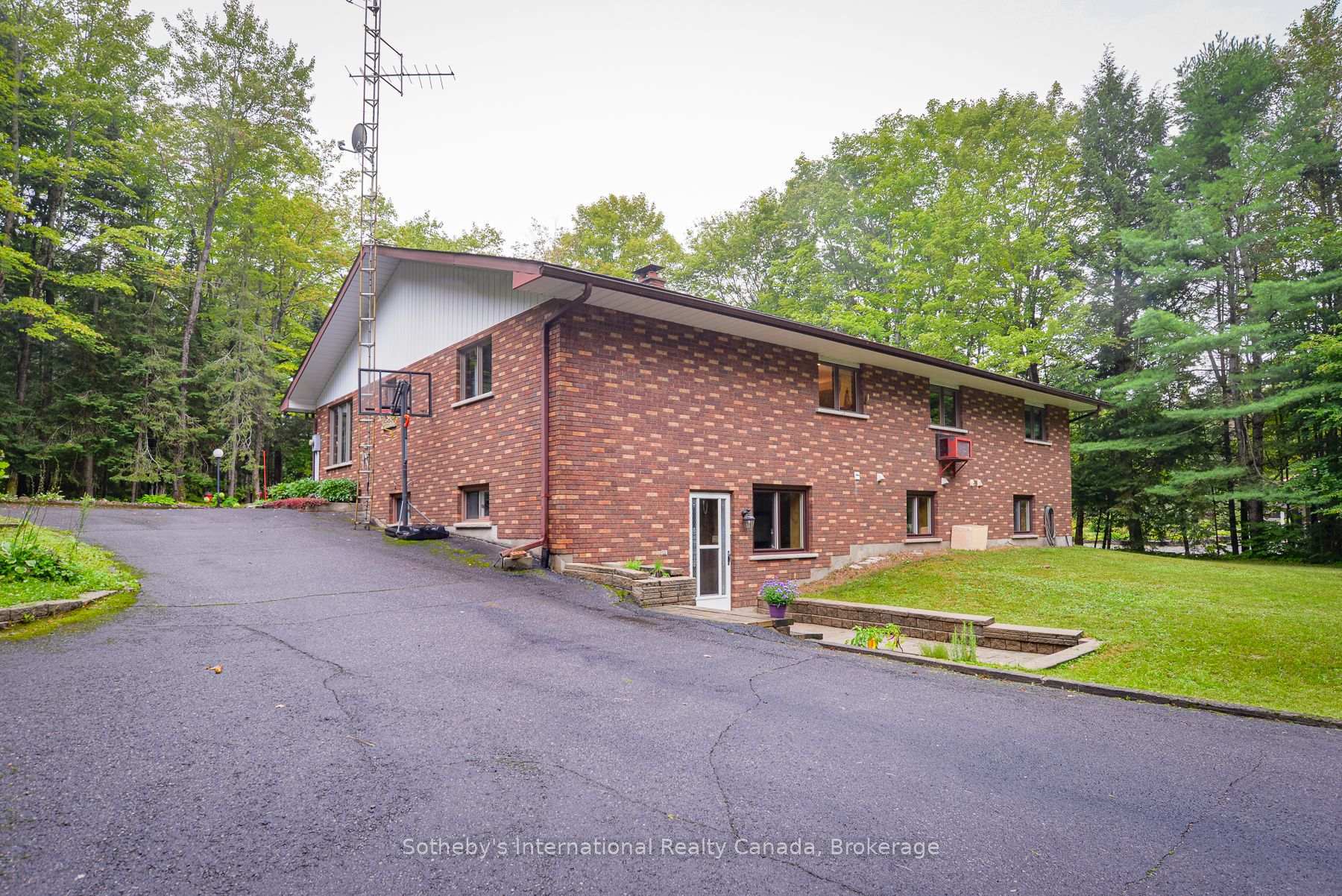 Photo 4 of 55 Denniss Drive, Bracebridge, Macaulay — HOMEH
