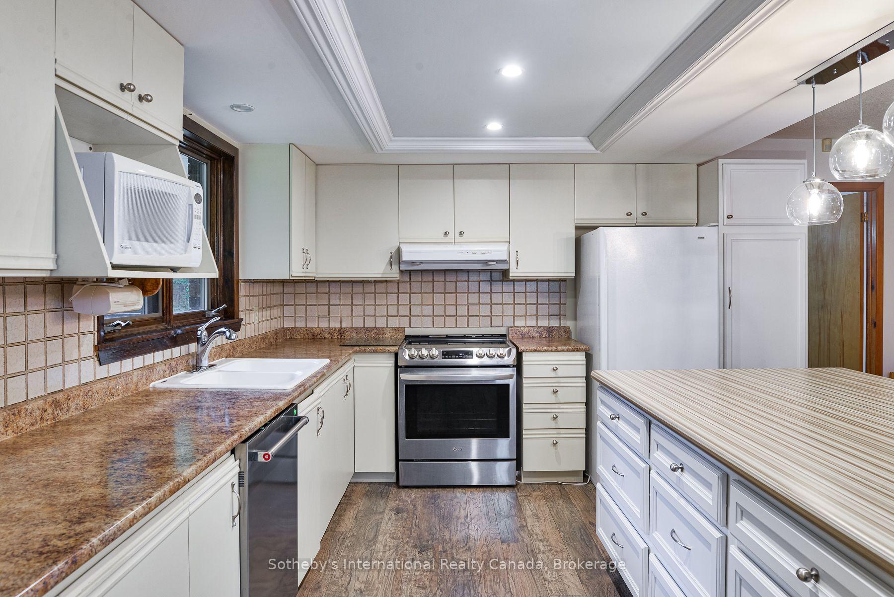 Photo 10 of 55 Denniss Drive, Bracebridge, Macaulay — HOMEH