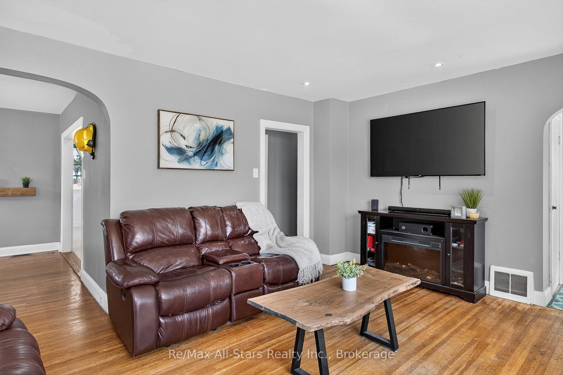 Photo 8 of 981 Highway 7, Kawartha Lakes, Oakwood — HOMEH