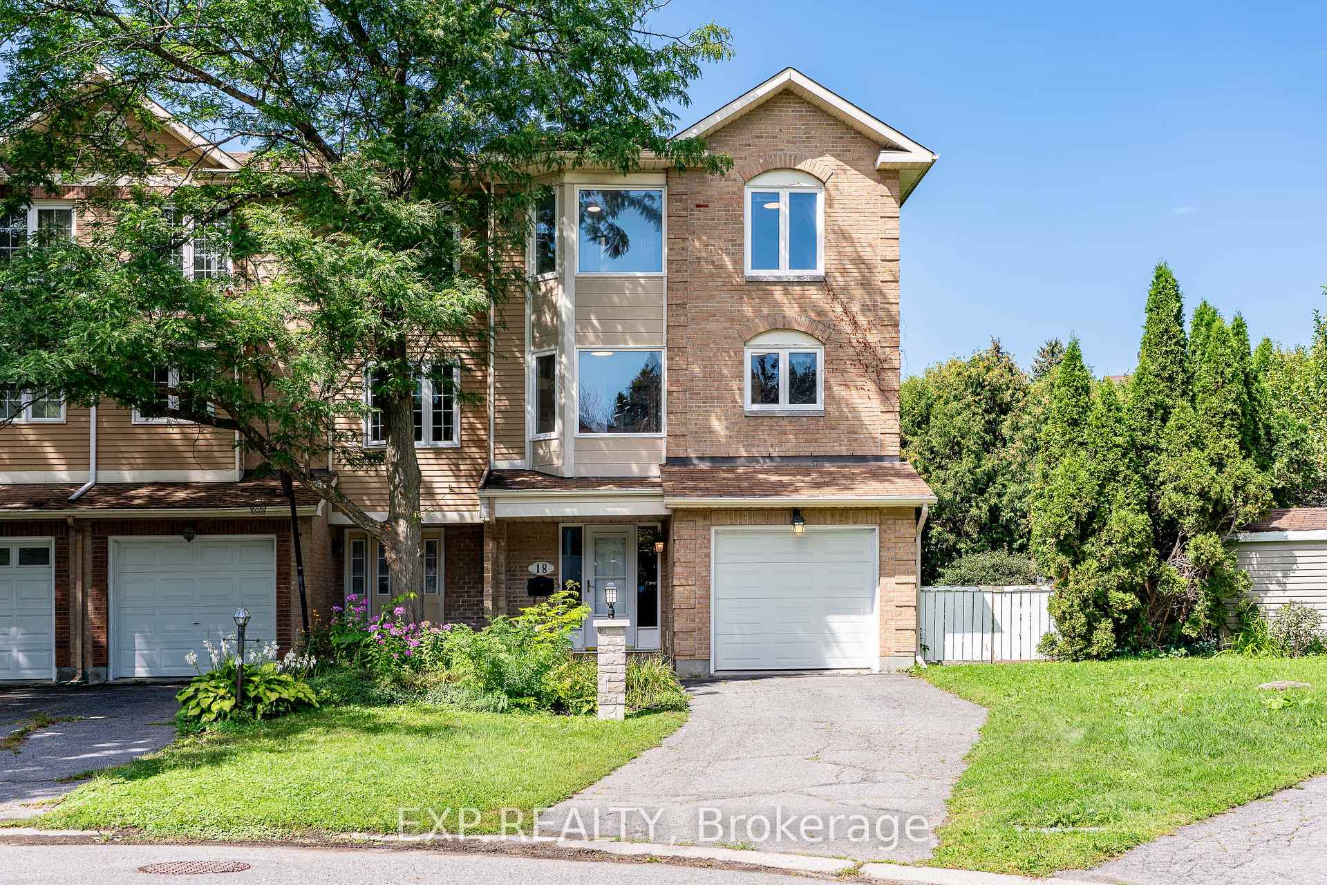 Front of 18 Arbordale Crescent