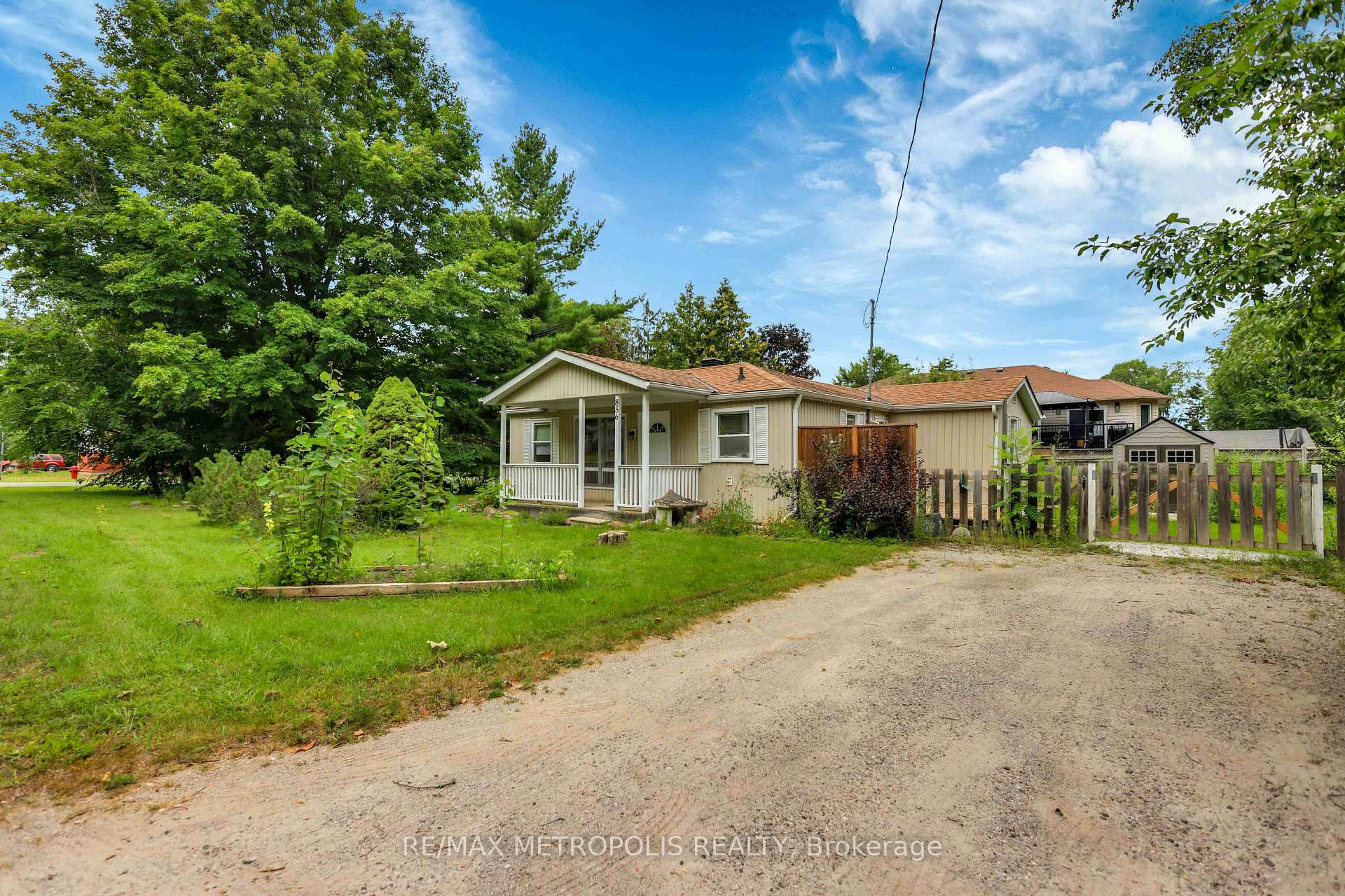 Photo 2 of 856 Central Avenue, Innisfil, Alcona — HOMEH