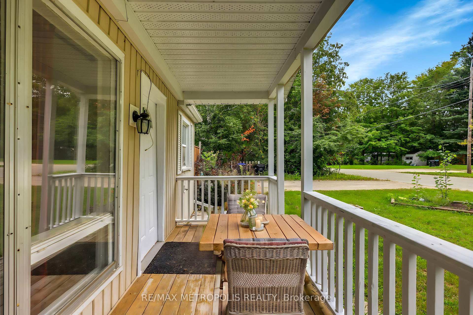 Photo 4 of 856 Central Avenue, Innisfil, Alcona — HOMEH