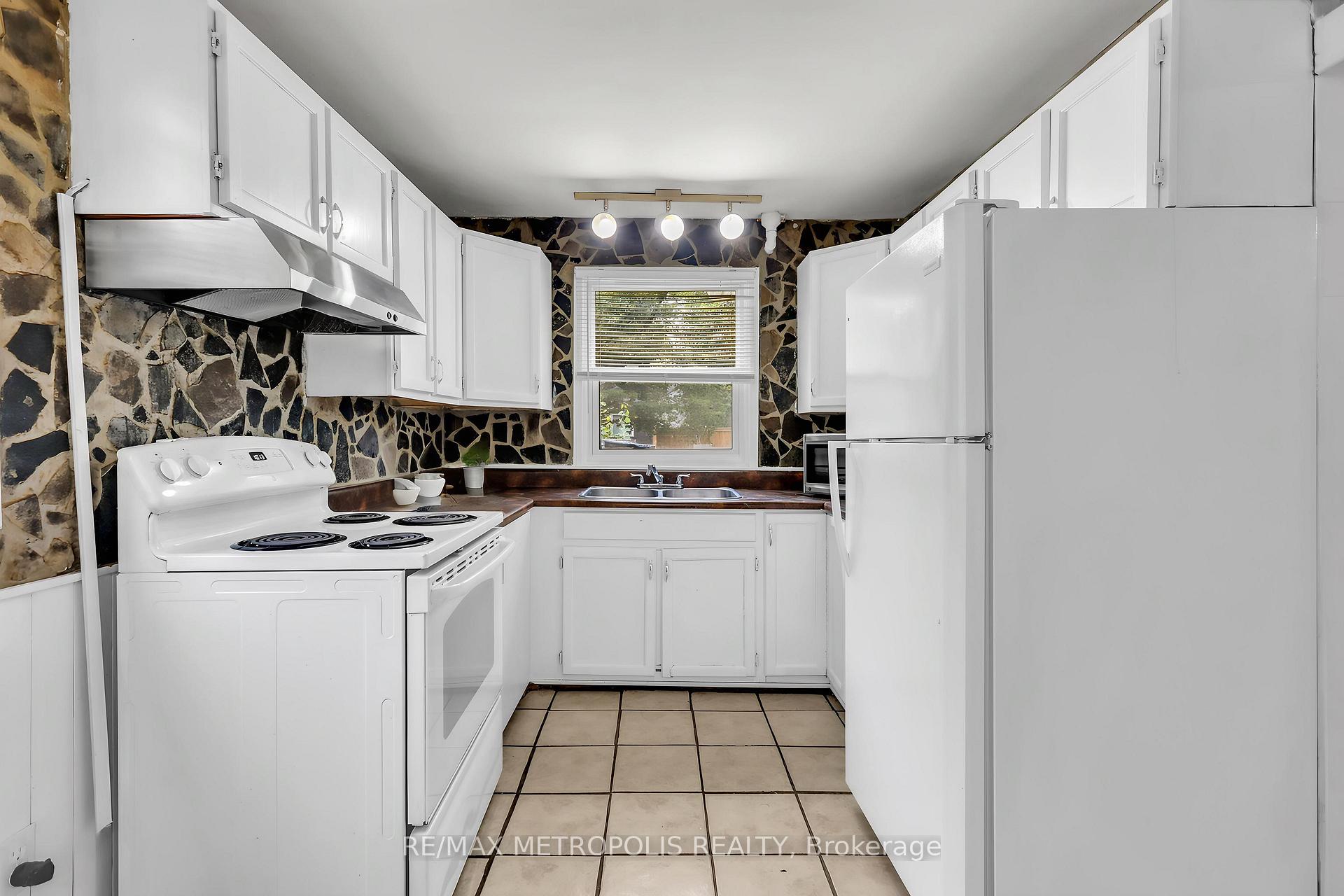 Photo 6 of 856 Central Avenue, Innisfil, Alcona — HOMEH