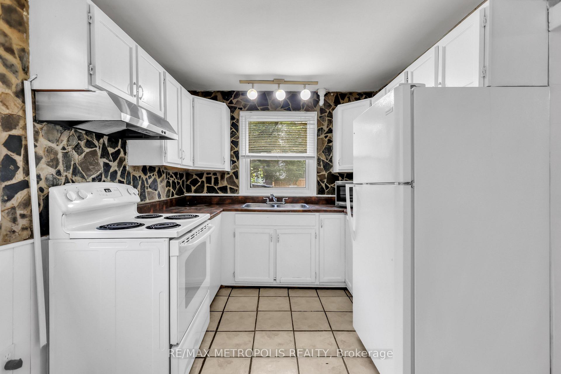 Photo 12 of 856 Central Avenue, Innisfil, Alcona — HOMEH