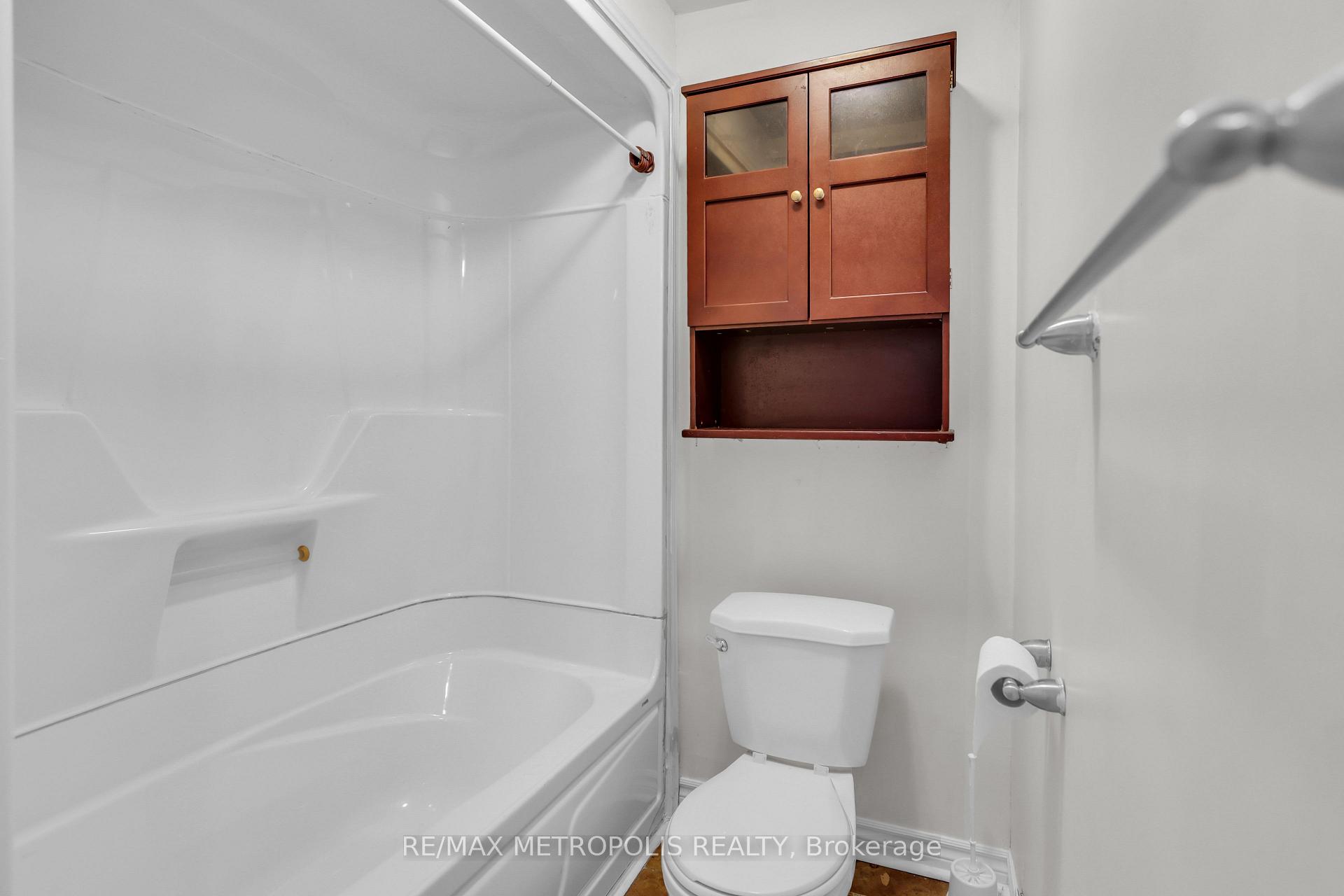 Photo 18 of 856 Central Avenue, Innisfil, Alcona — HOMEH