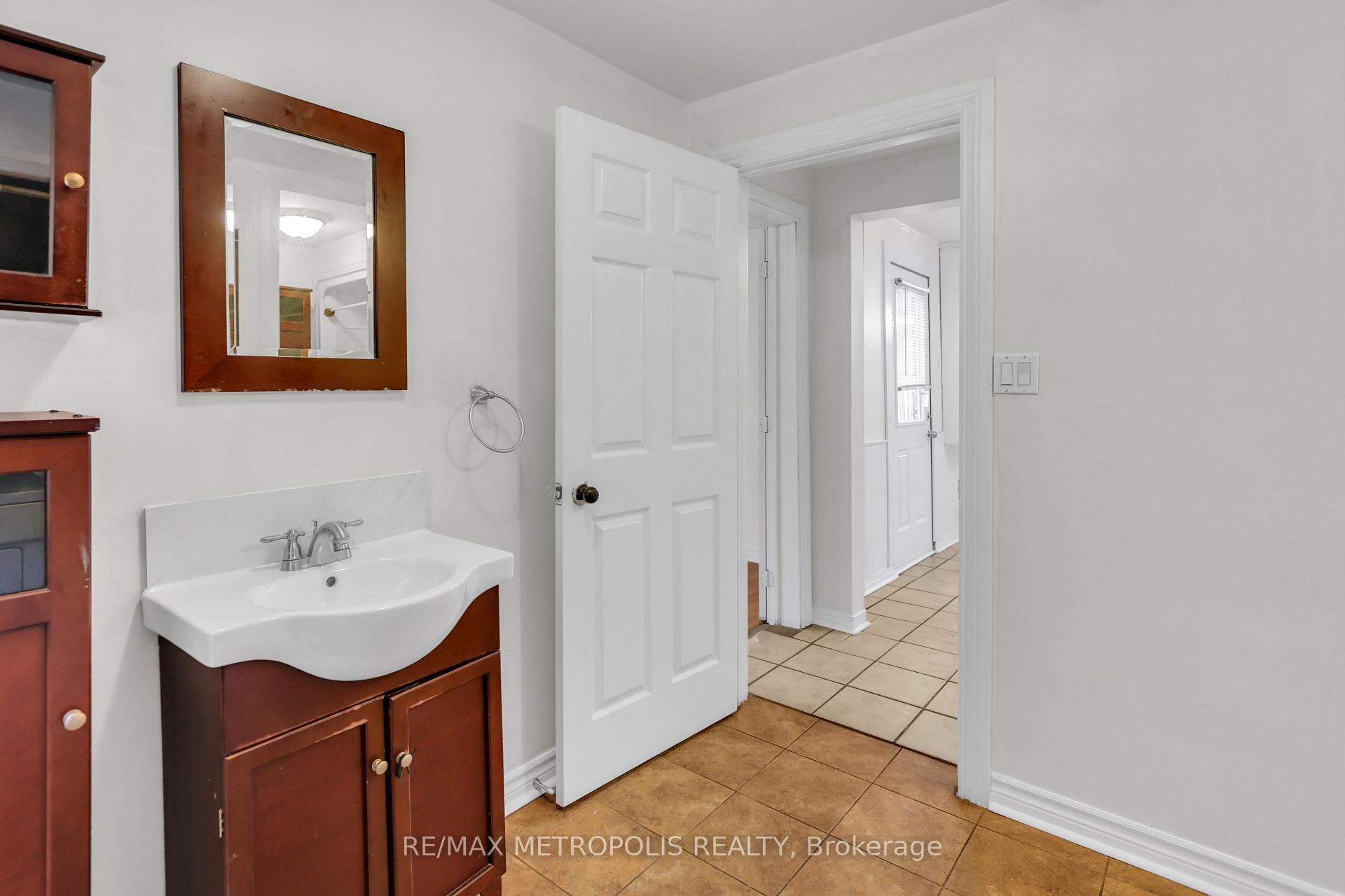 Photo 19 of 856 Central Avenue, Innisfil, Alcona — HOMEH