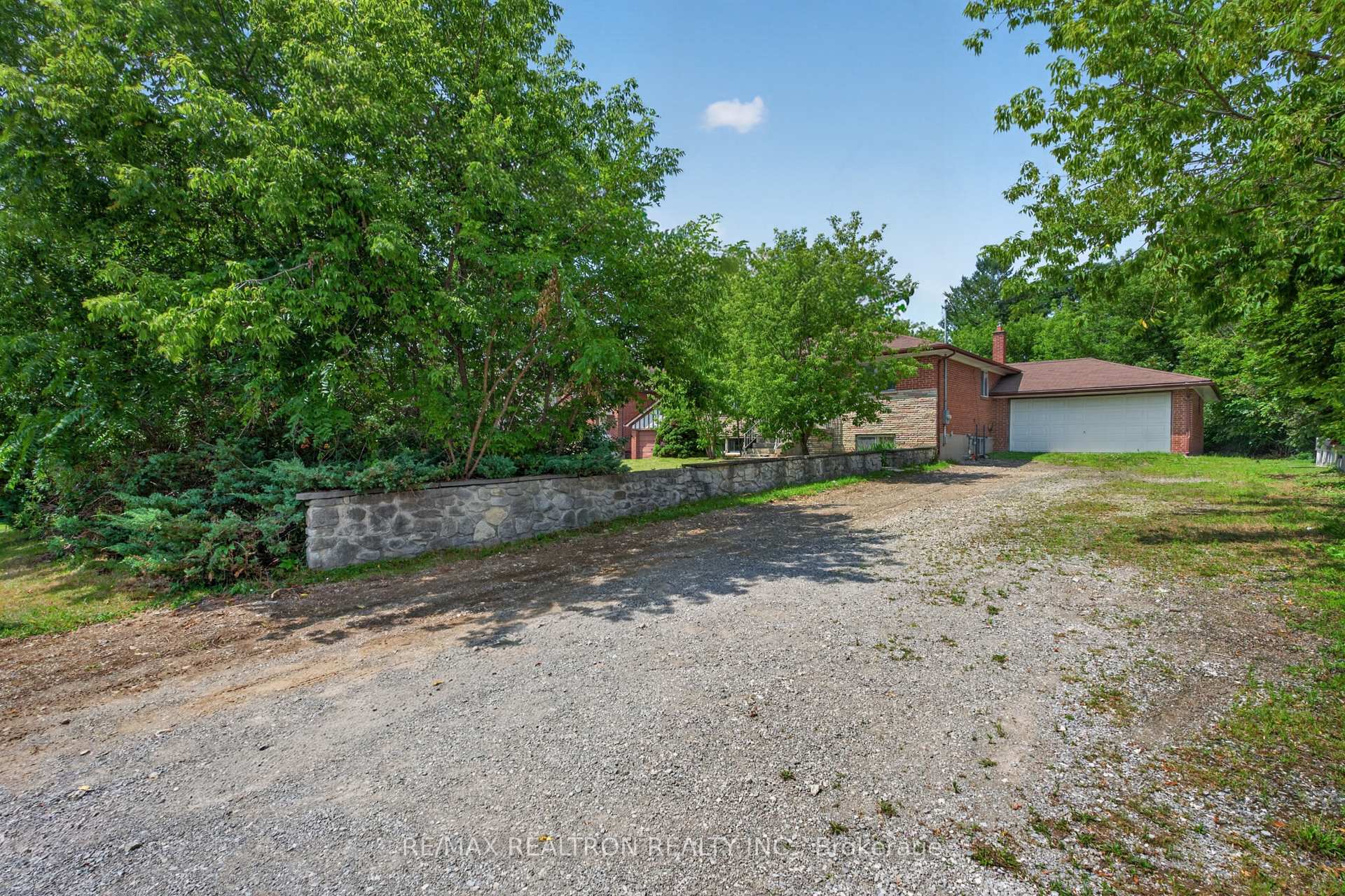 Photo 5 of 108 Garden Avenue, Richmond Hill, South Richvale — HOMEH