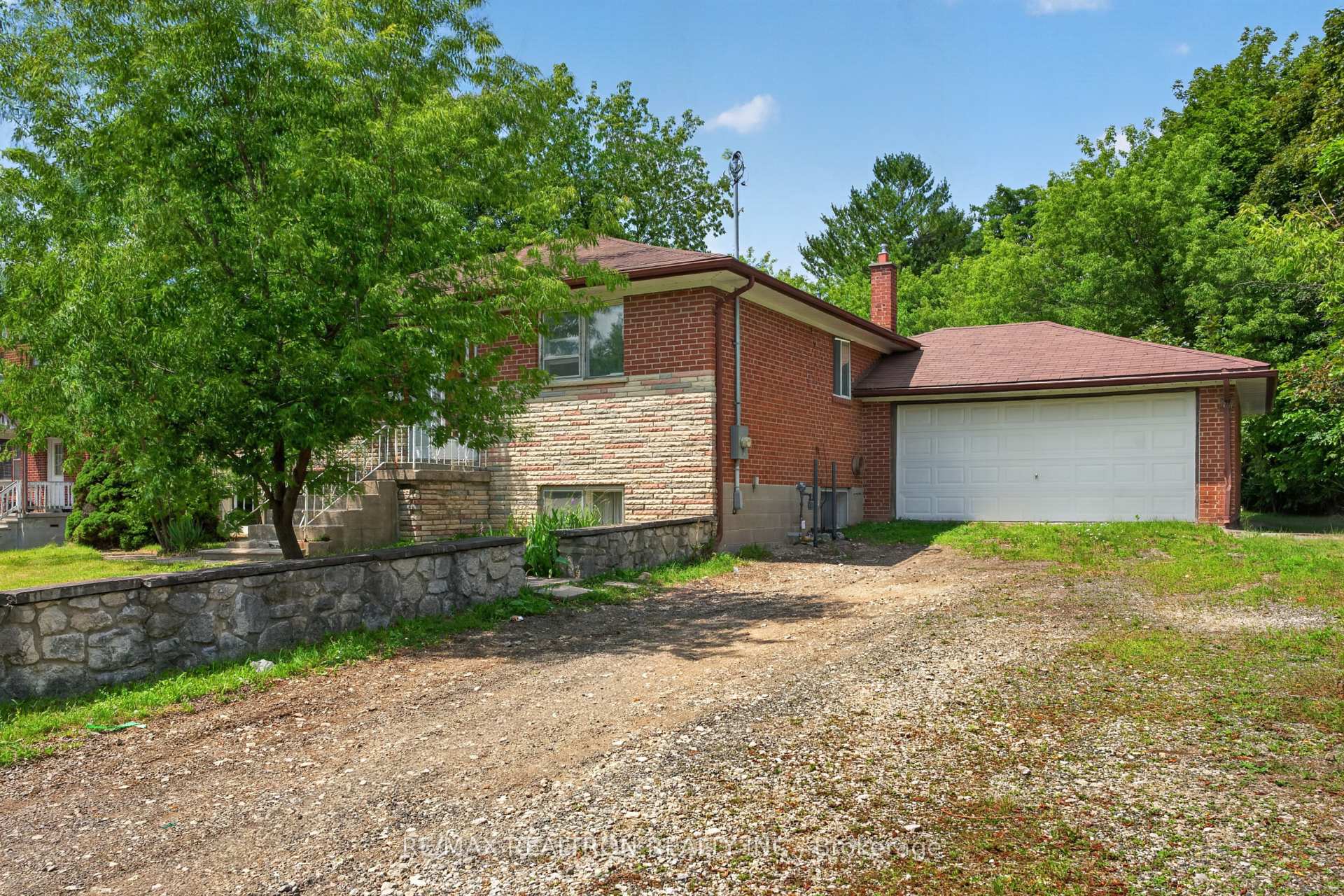 Photo 7 of 108 Garden Avenue, Richmond Hill, South Richvale — HOMEH