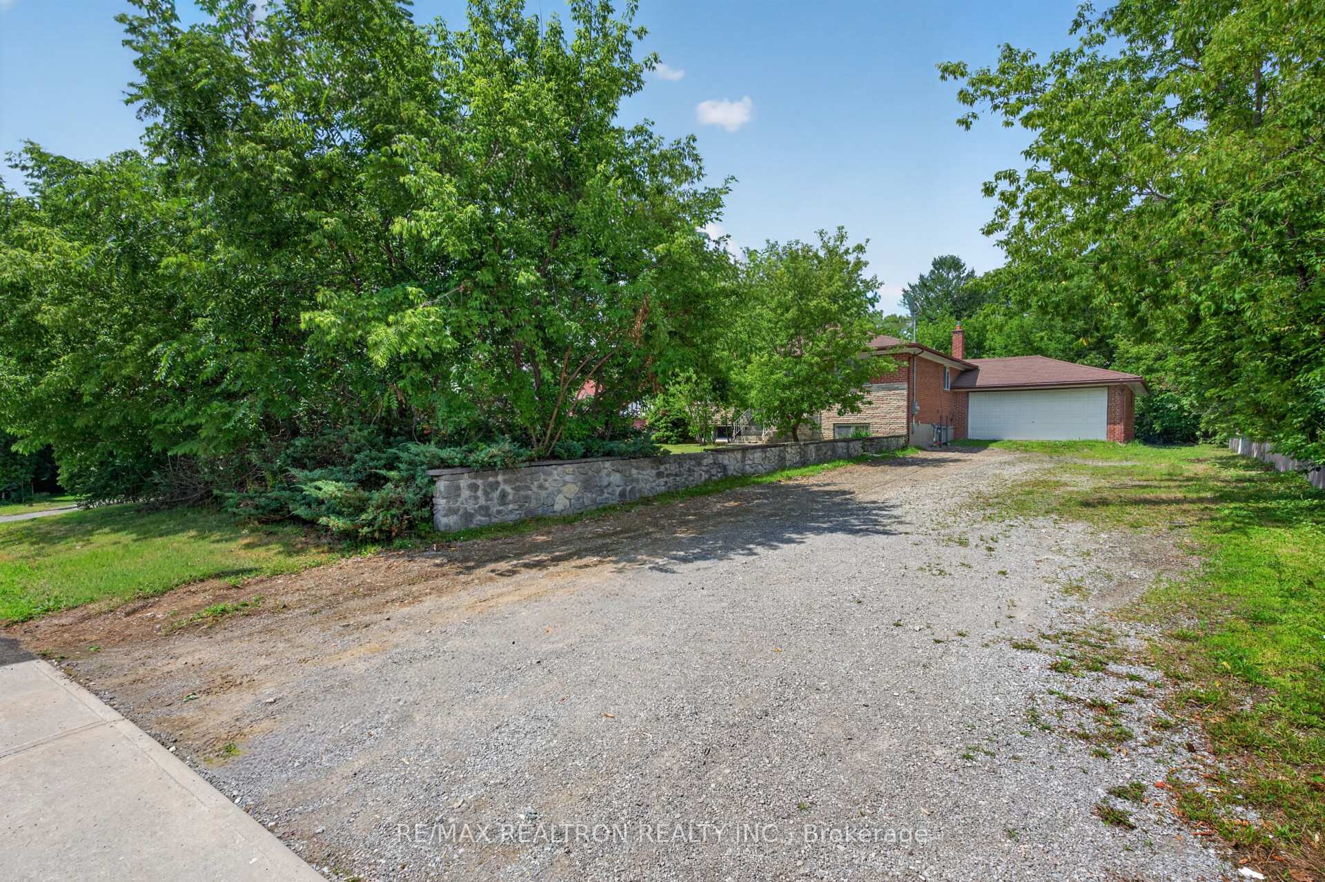Photo 8 of 108 Garden Avenue, Richmond Hill, South Richvale — HOMEH
