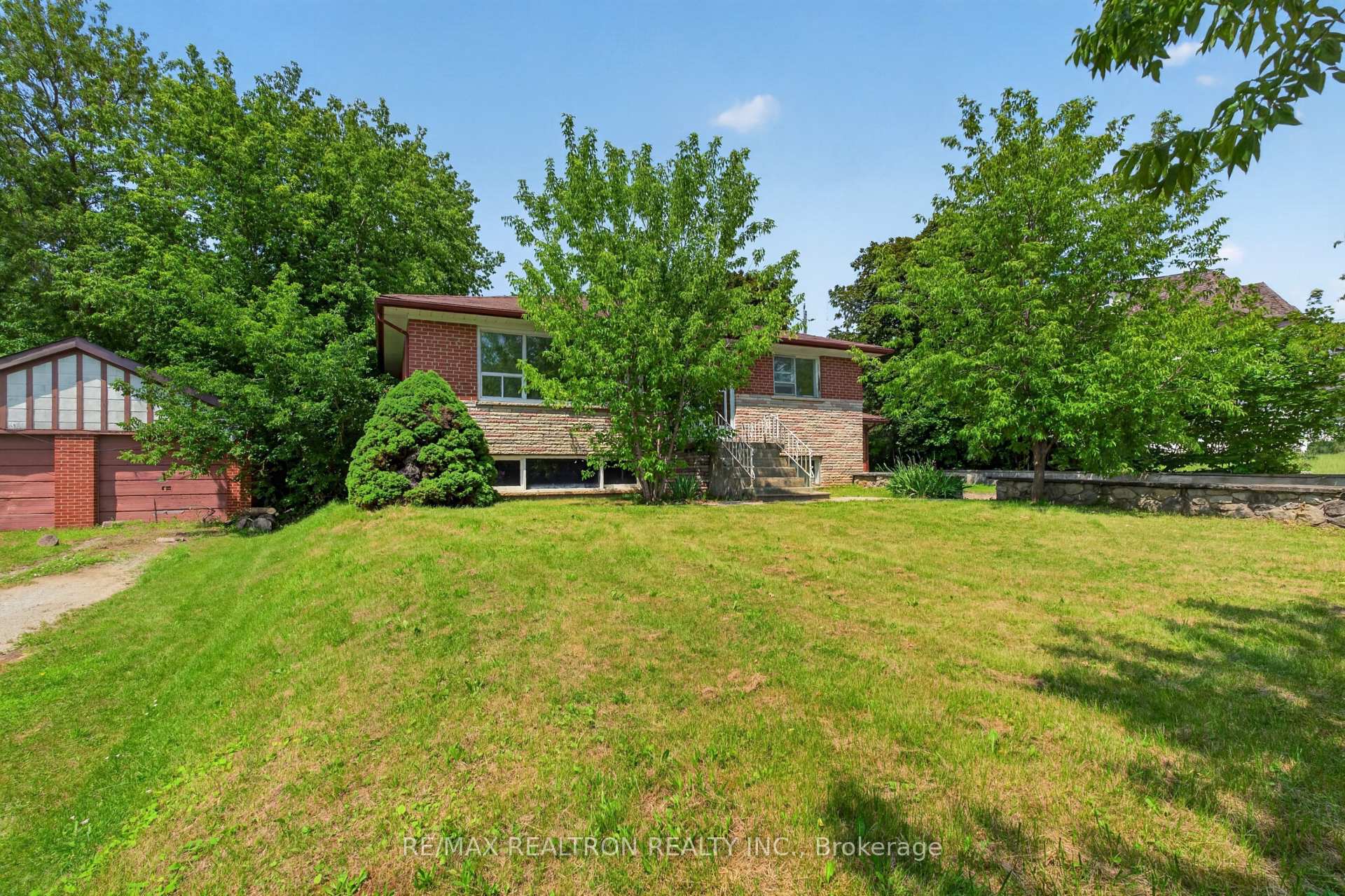 Photo 10 of 108 Garden Avenue, Richmond Hill, South Richvale — HOMEH