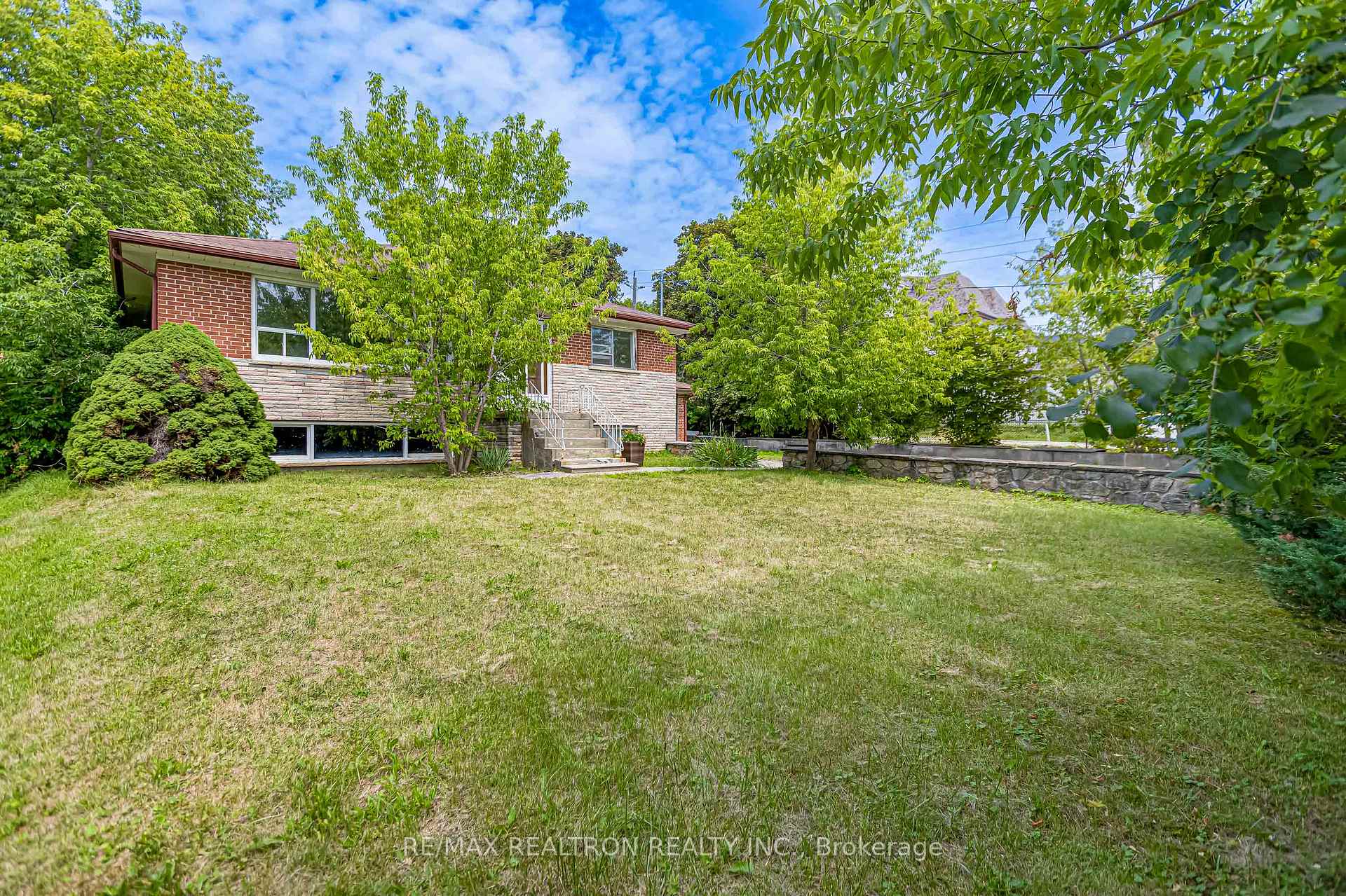 Photo 11 of 108 Garden Avenue, Richmond Hill, South Richvale — HOMEH