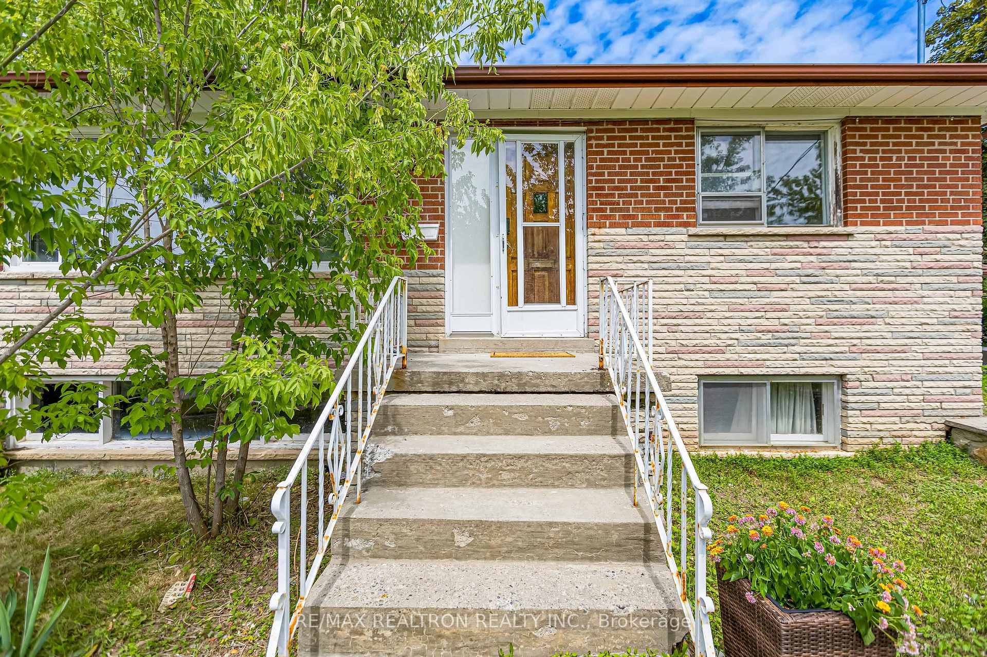 Photo 13 of 108 Garden Avenue, Richmond Hill, South Richvale — HOMEH