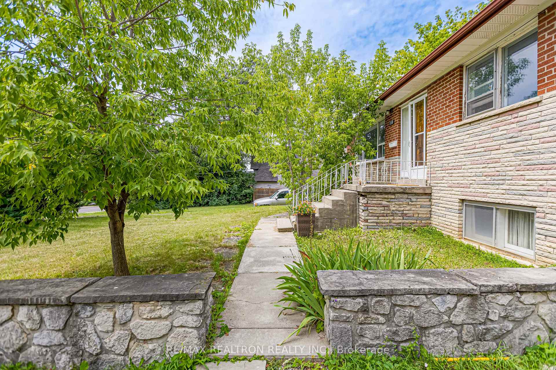 Photo 16 of 108 Garden Avenue, Richmond Hill, South Richvale — HOMEH