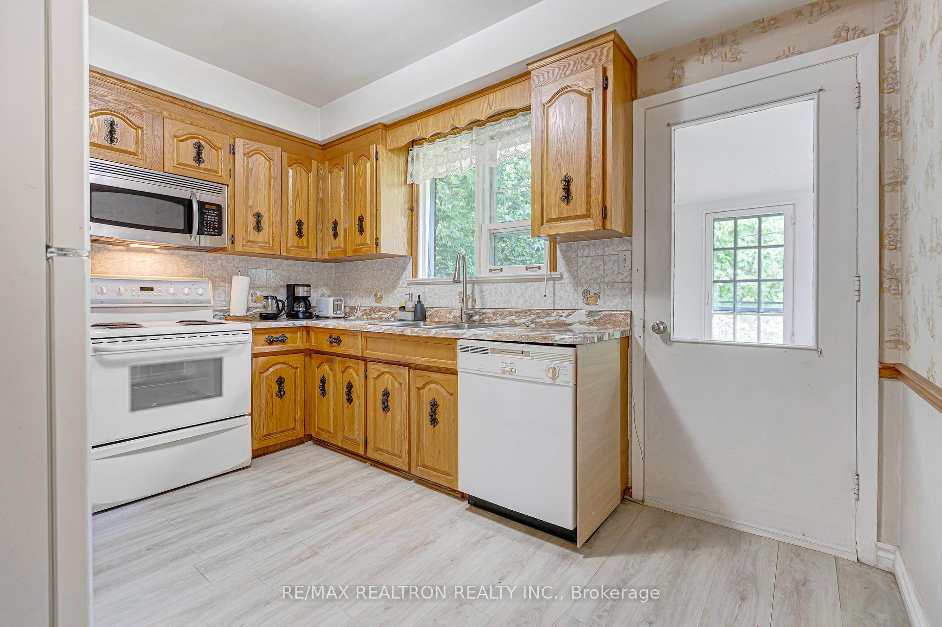 Photo 36 of 108 Garden Avenue, Richmond Hill, South Richvale — HOMEH