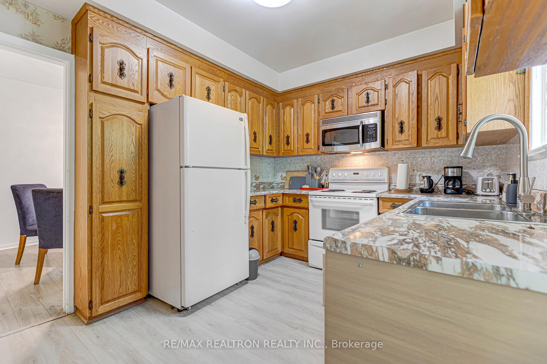 Photo 37 of 108 Garden Avenue, Richmond Hill, South Richvale — HOMEH