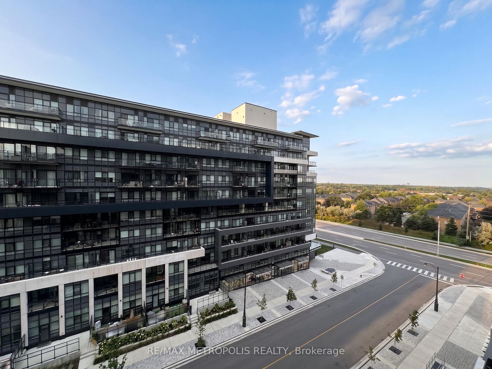 Front of Unit 714, 405 Dundas Street W