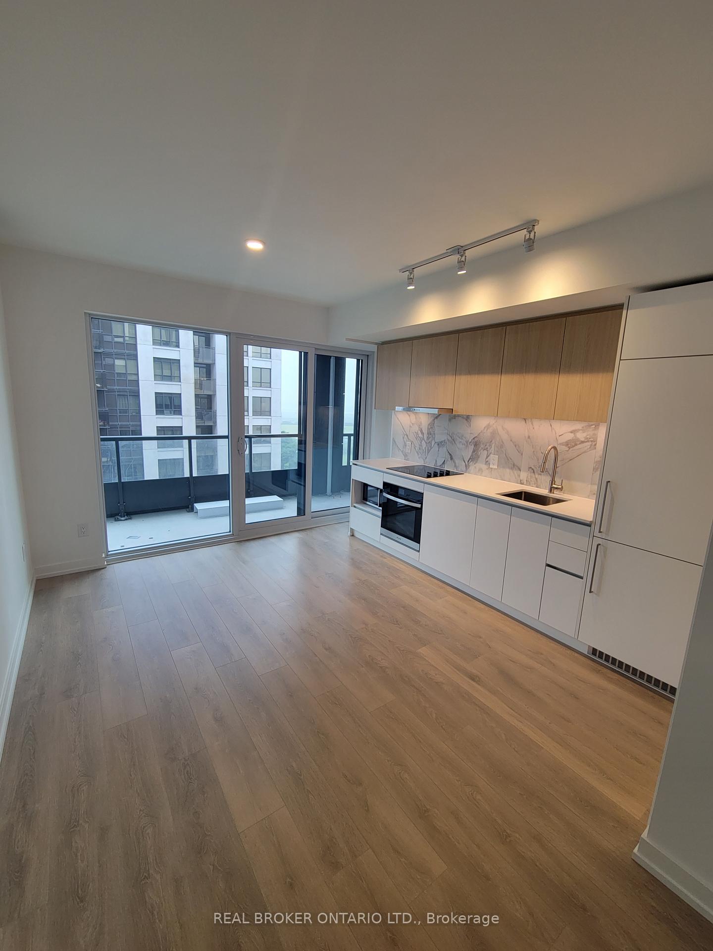 Front of Unit 911, 1100 Sheppard Avenue W