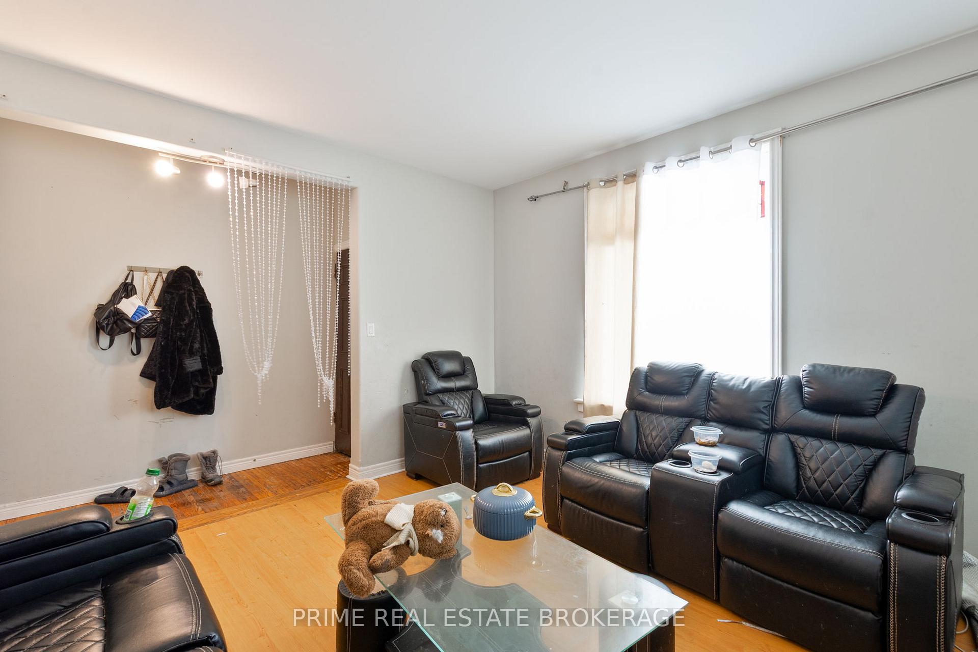 Photo 5 of 142 John Street, London, East F — HOMEH