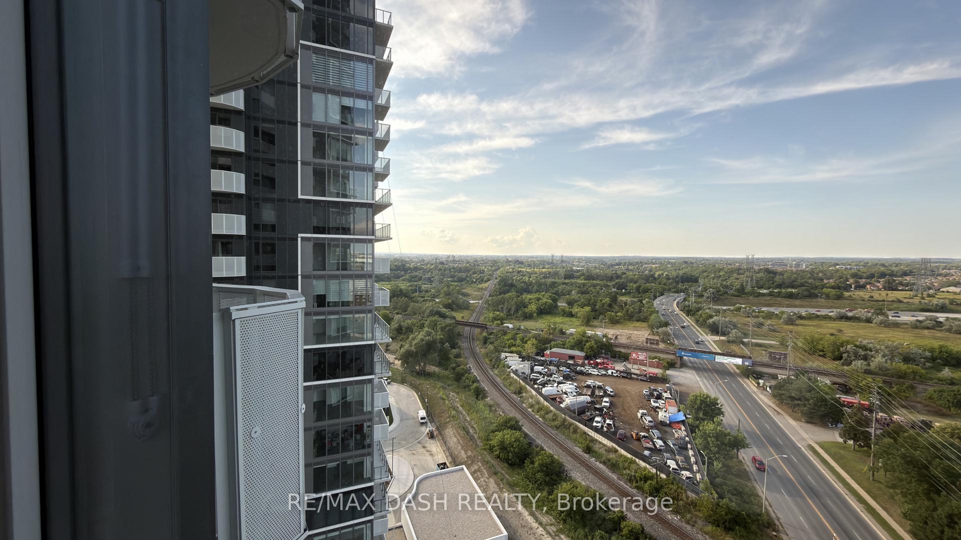 Photo 12 of Unit 1420, 6 Flavelle Trail, Vaughan, Steeles West Industrial — HOMEH